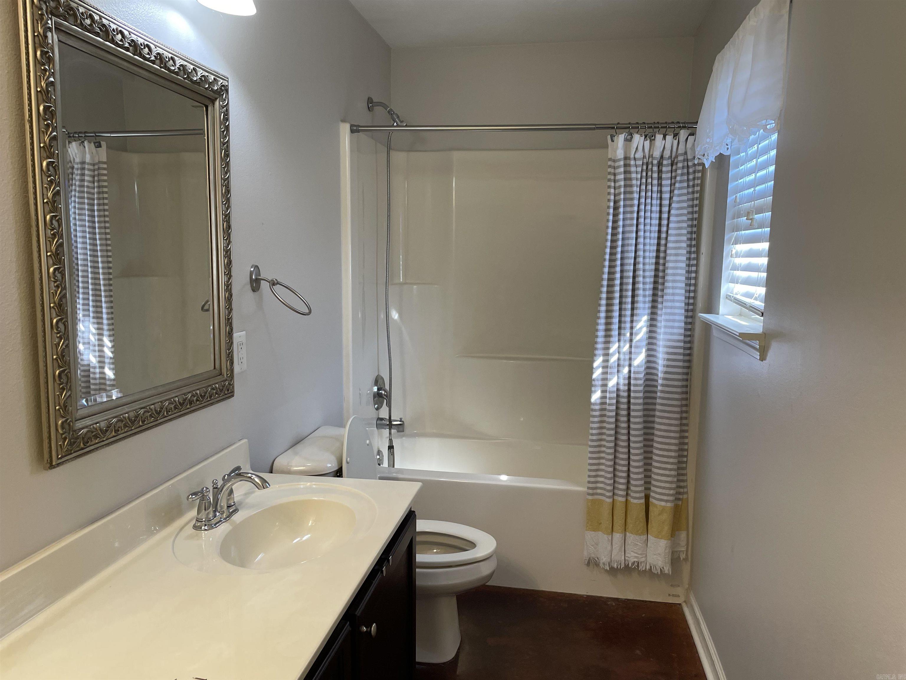 1435 Maddox  Conway, AR