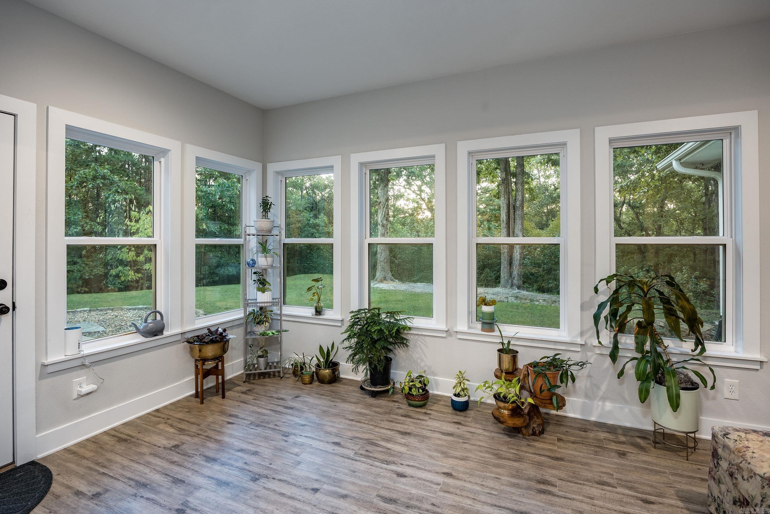 225 Red Hawk  Paron, AR