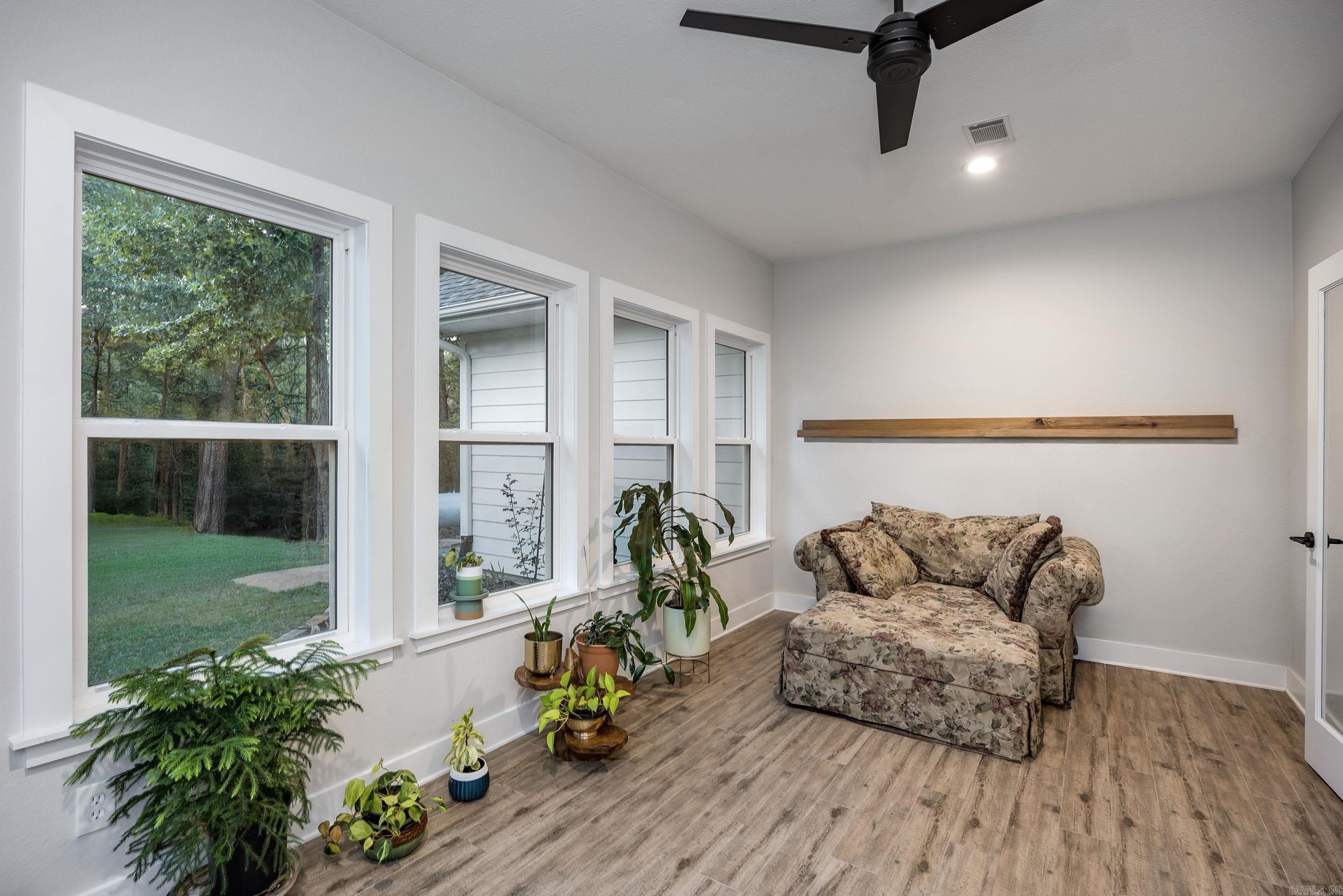 225 Red Hawk  Paron, AR
