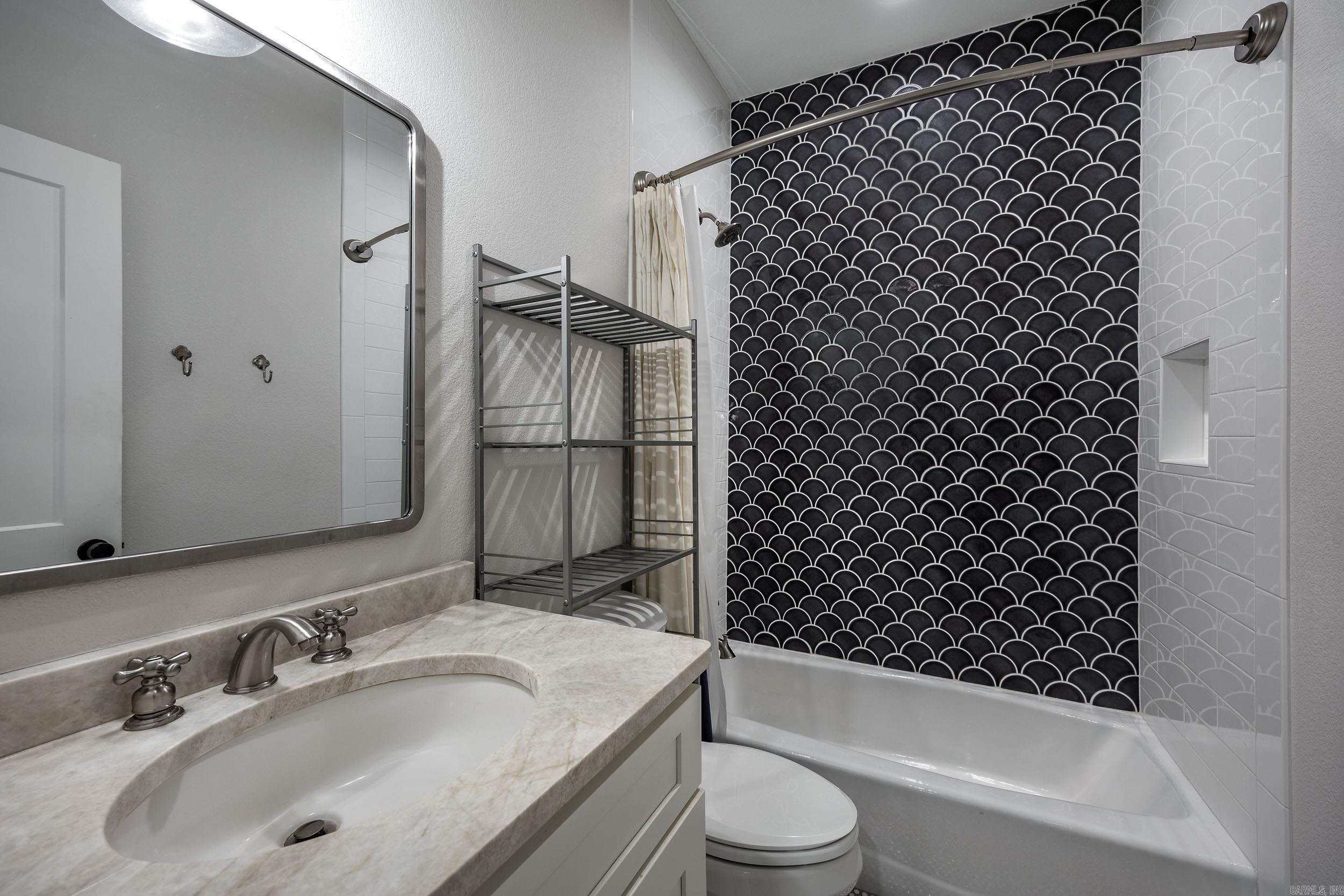 225 Red Hawk  Paron, AR