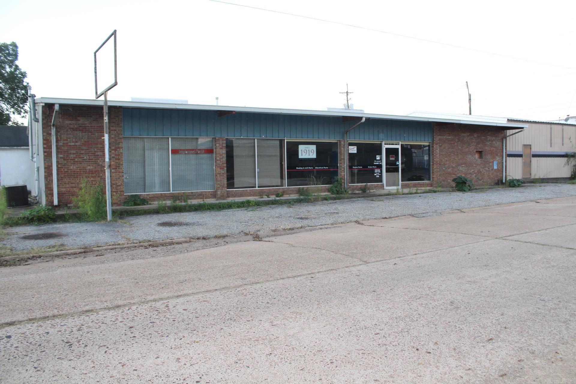 120 E Howard  Nashville, AR