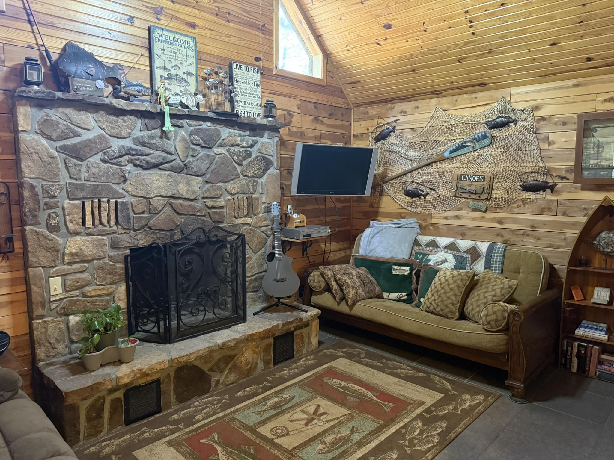 702 Old Dolph Road Calico Rock, AR 72519