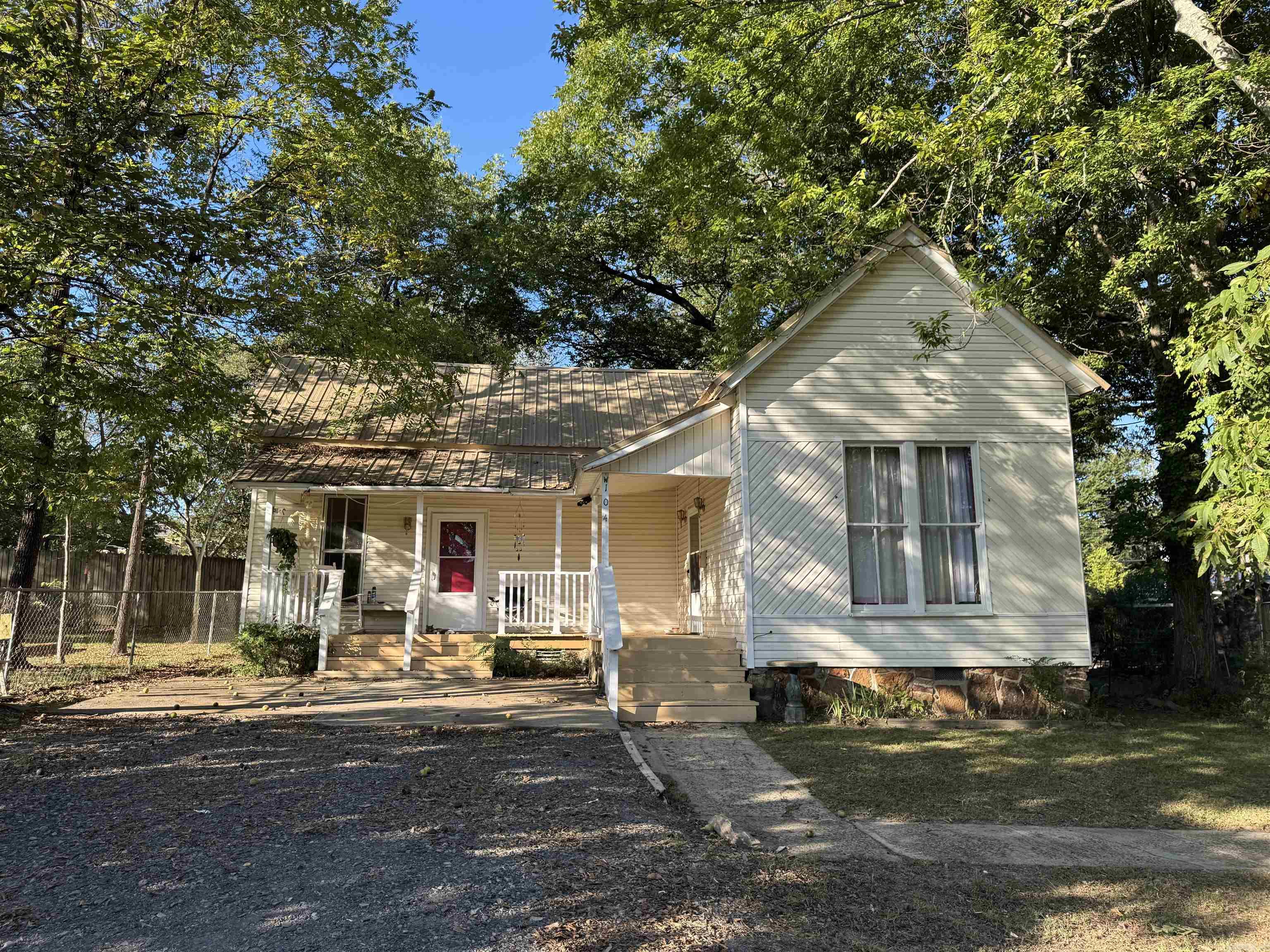 104 W Spring  Heber Springs, AR