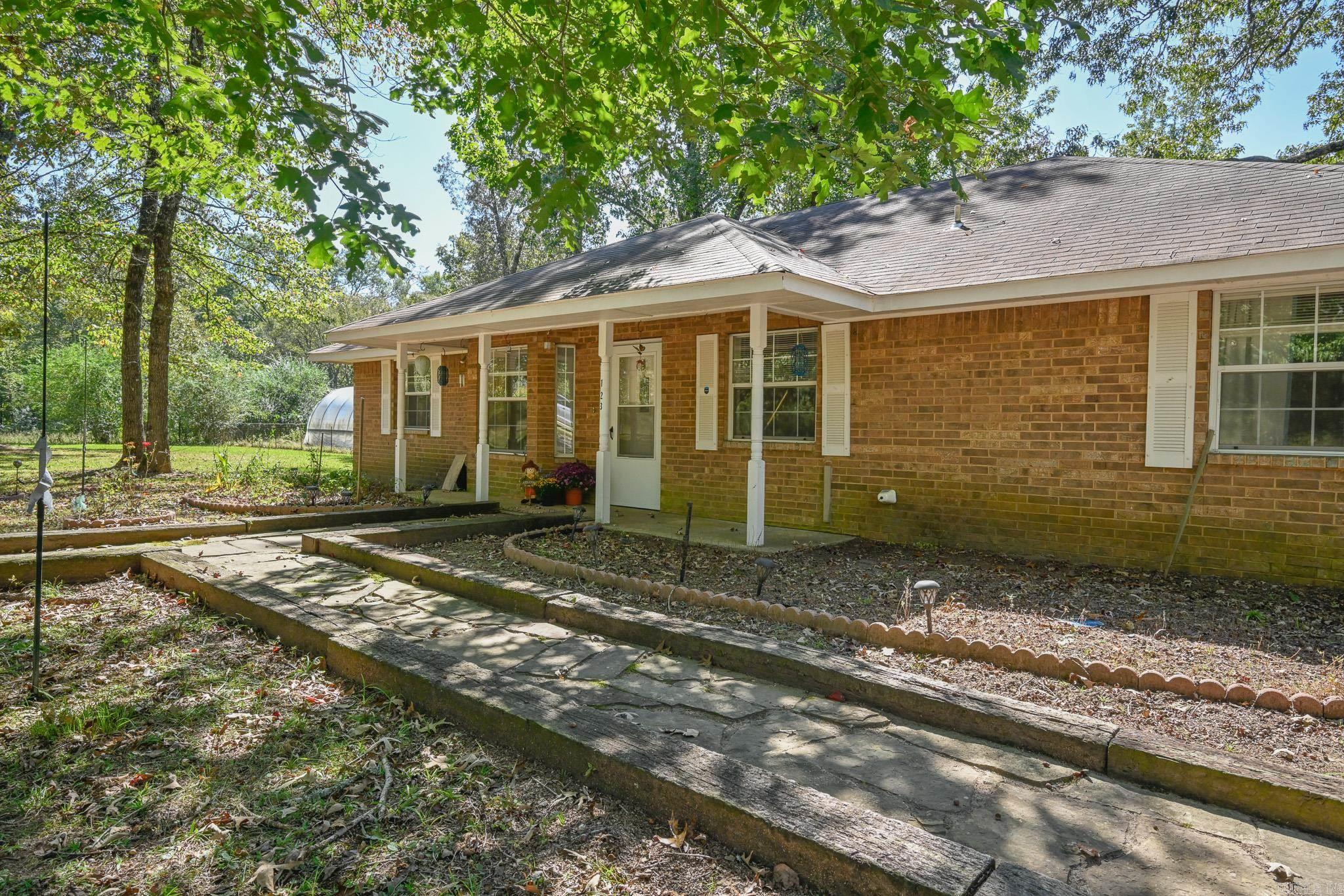 123 Folsom  Mena, AR