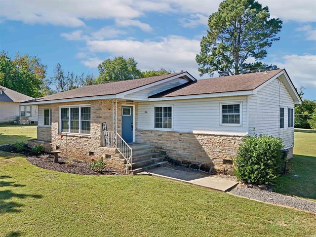 176 W James  Clinton, AR