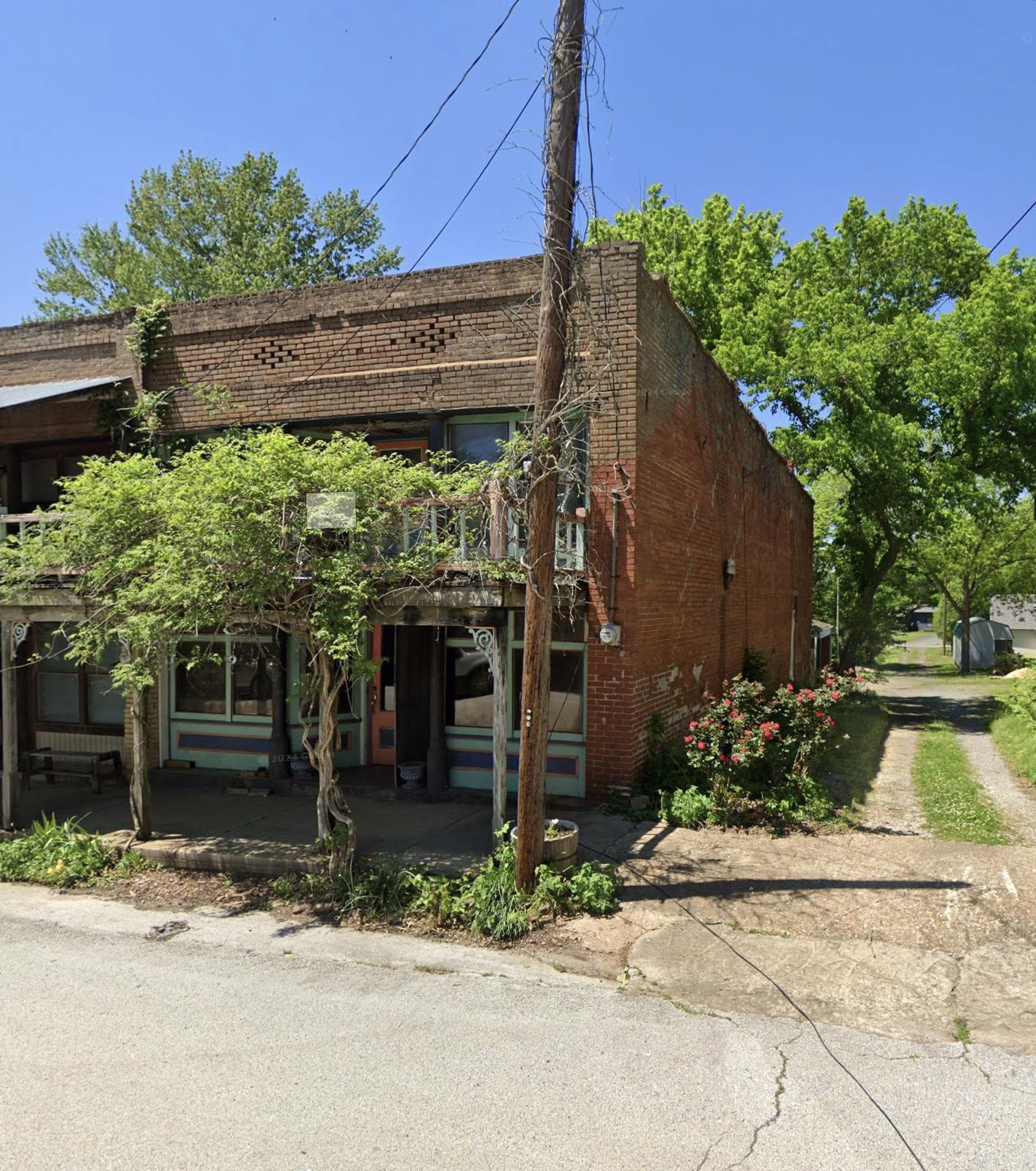 211 Oak Street  Leslie, AR