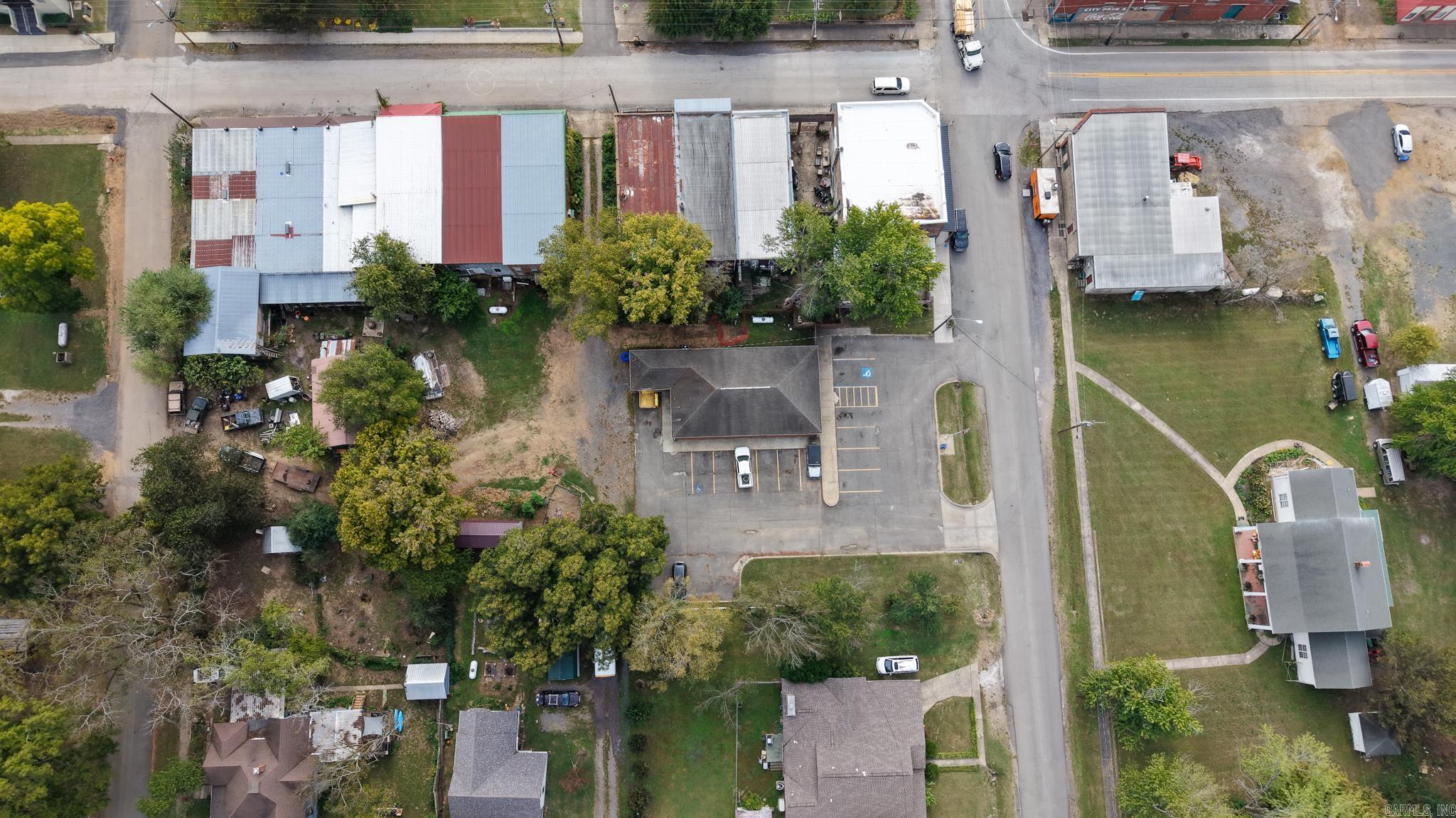 211 Oak Street  Leslie, AR