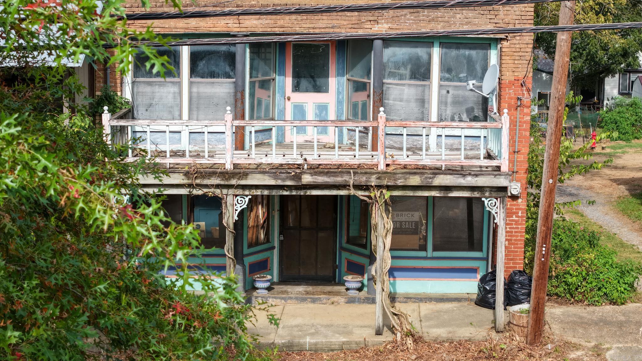 211 Oak Street  Leslie, AR