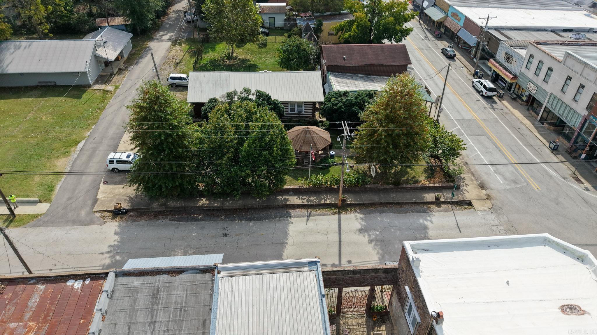 211 Oak Street  Leslie, AR