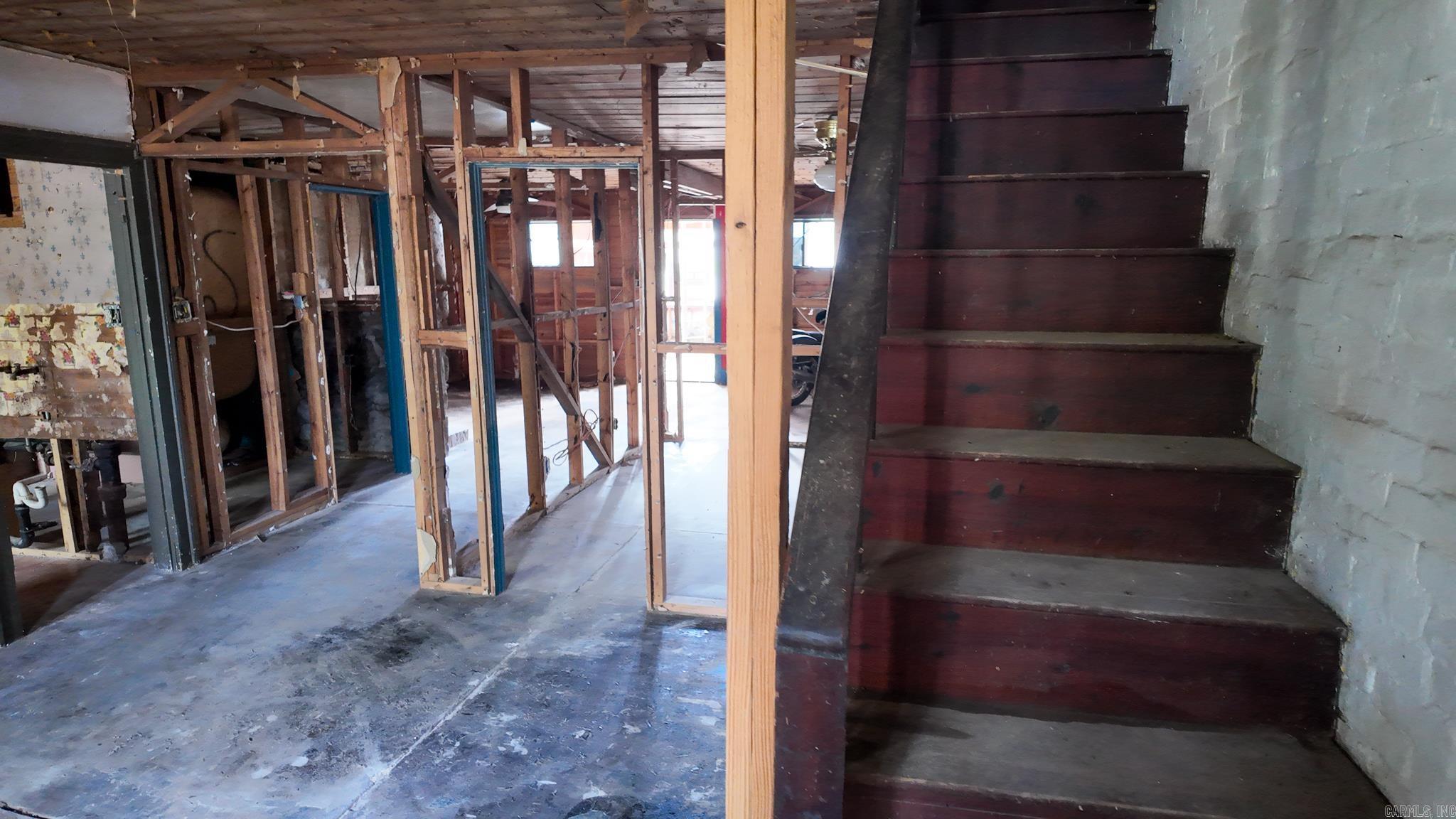 211 Oak Street  Leslie, AR