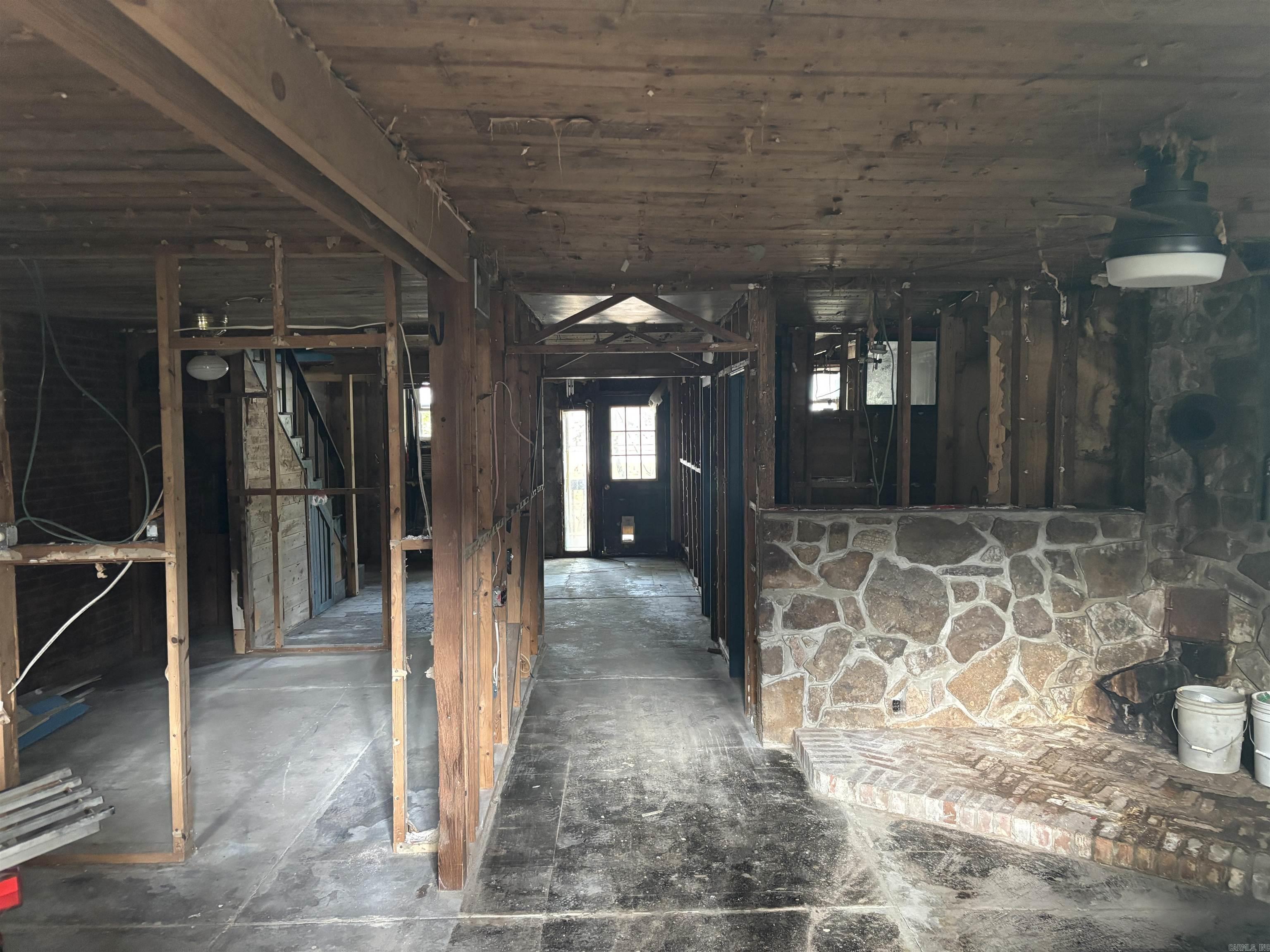 211 Oak Street  Leslie, AR