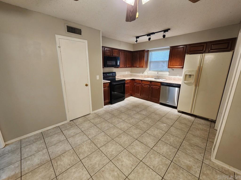 9 Smoking Oaks  Maumelle, AR