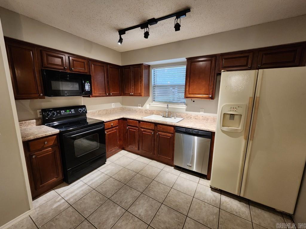 9 Smoking Oaks  Maumelle, AR