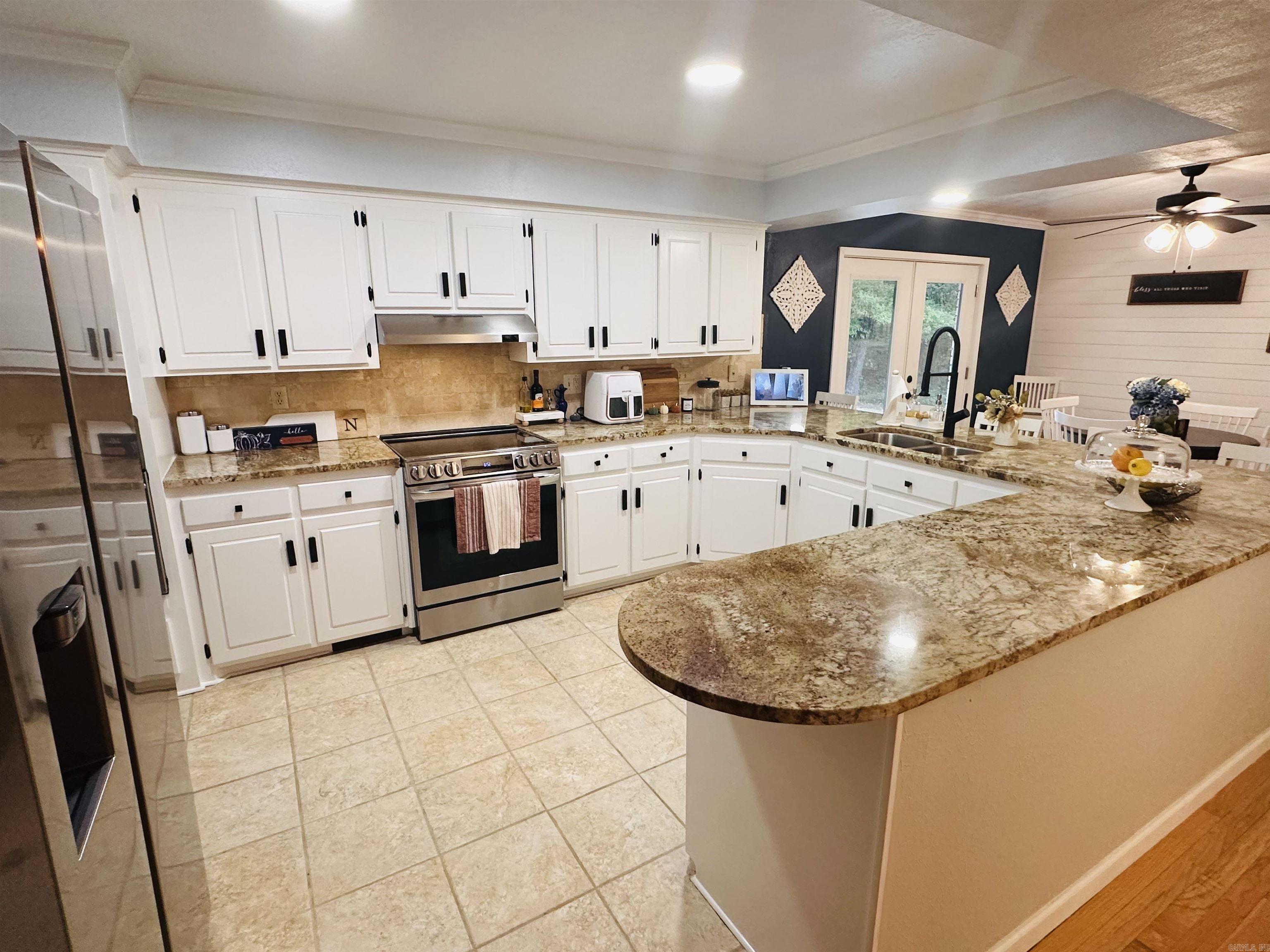 137 N Pine  Mount Ida, AR