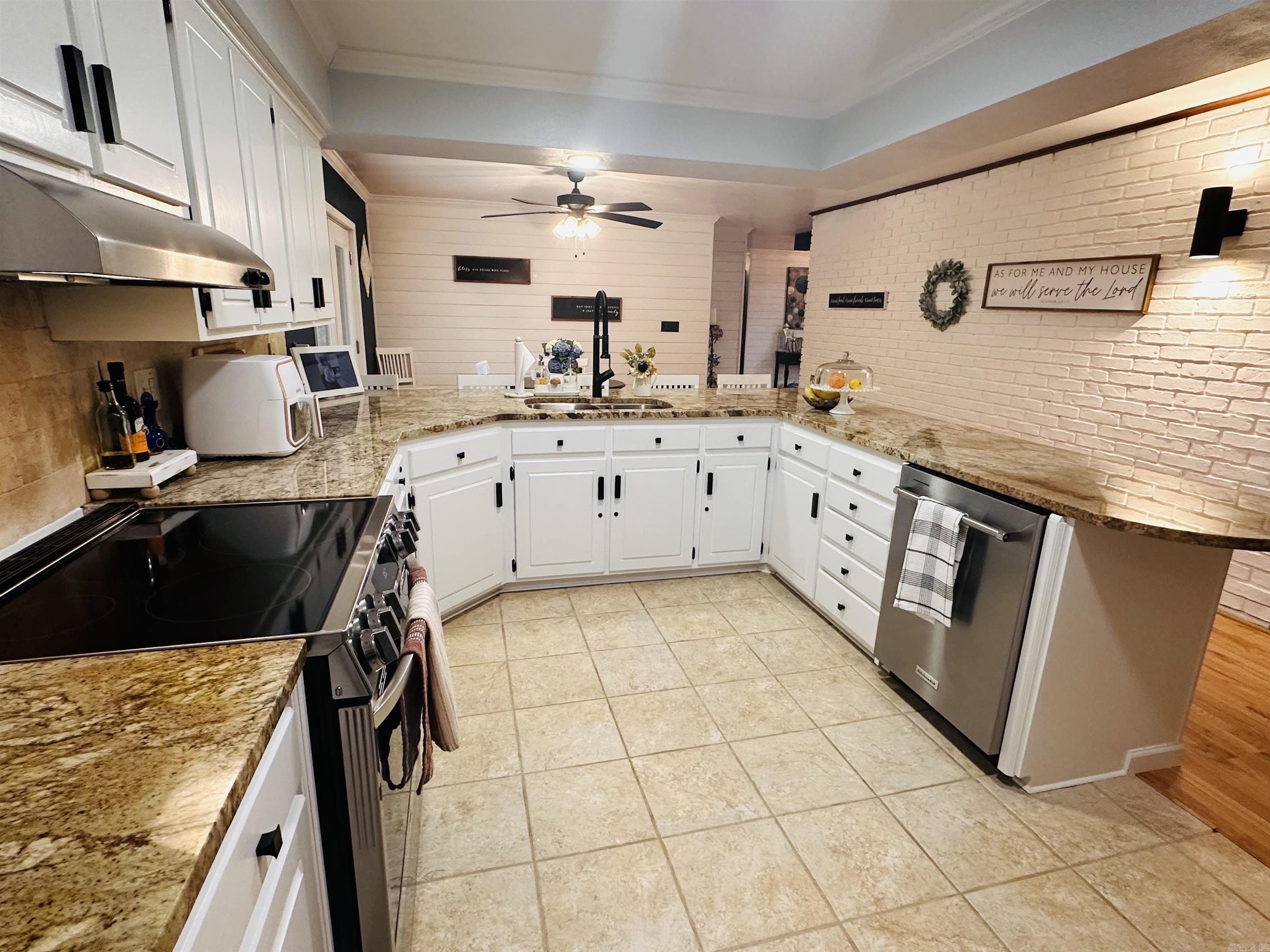 137 N Pine  Mount Ida, AR