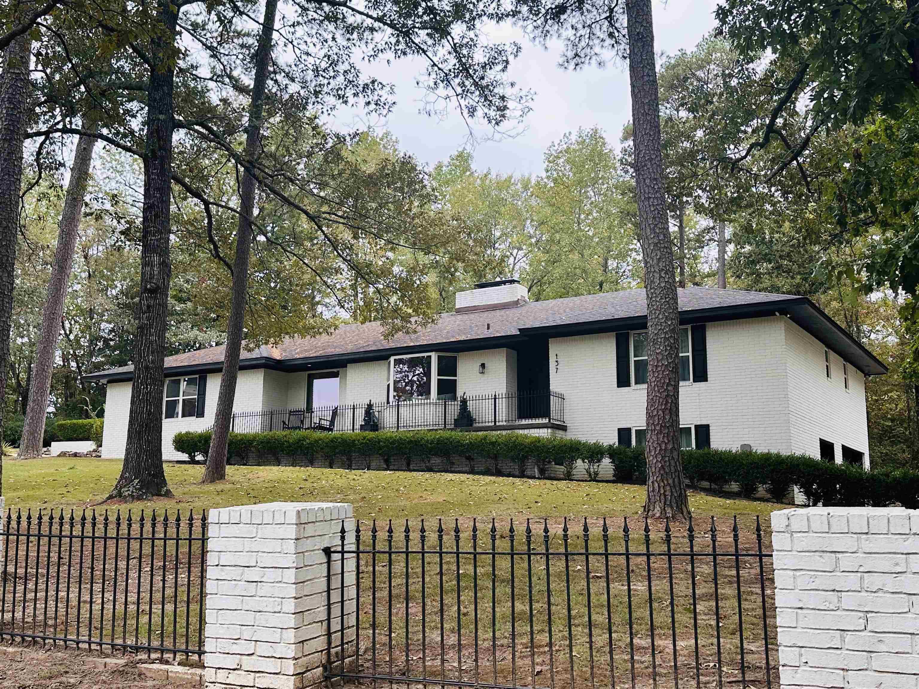 137 N Pine  Mount Ida, AR