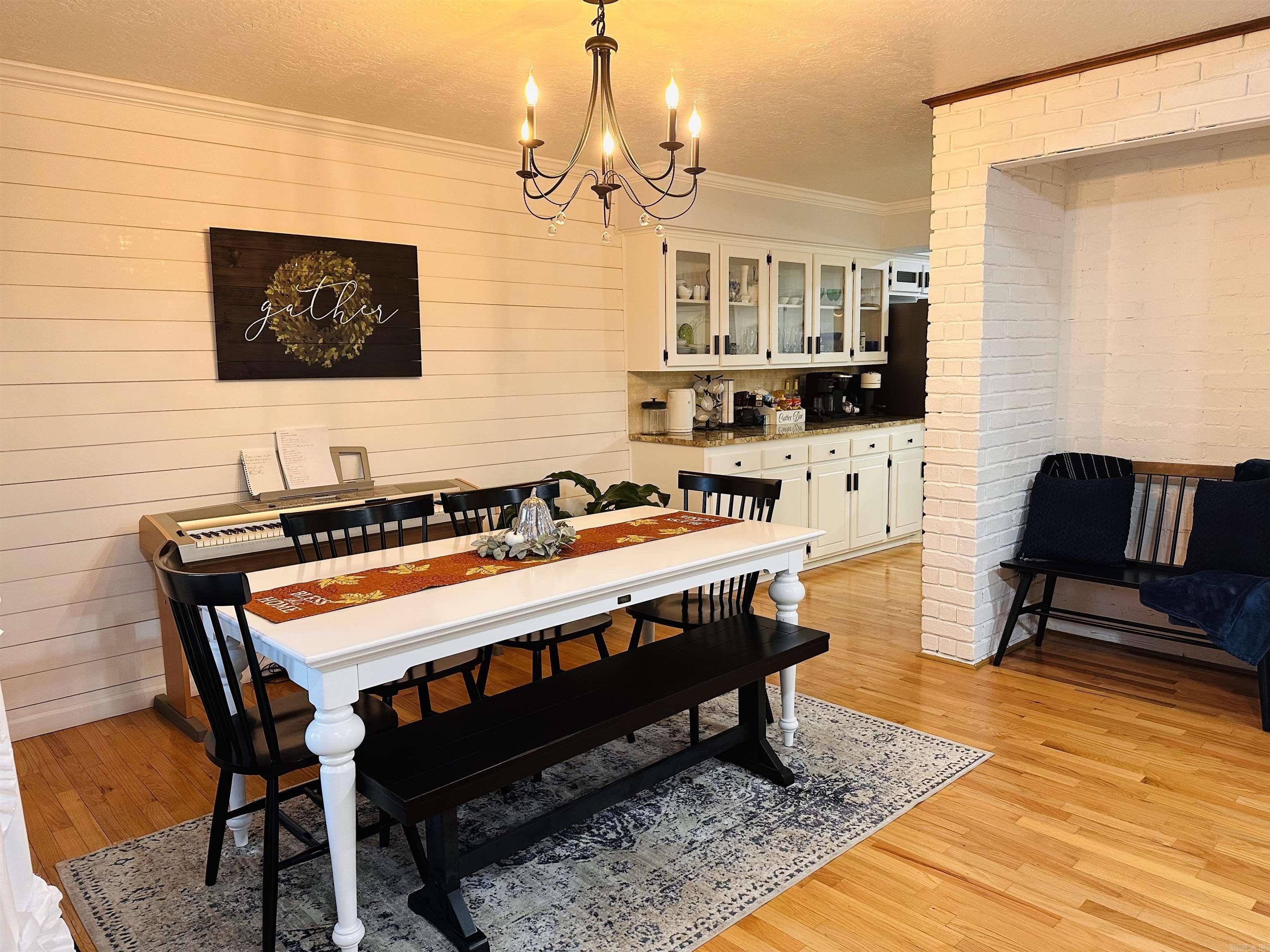 137 N Pine  Mount Ida, AR