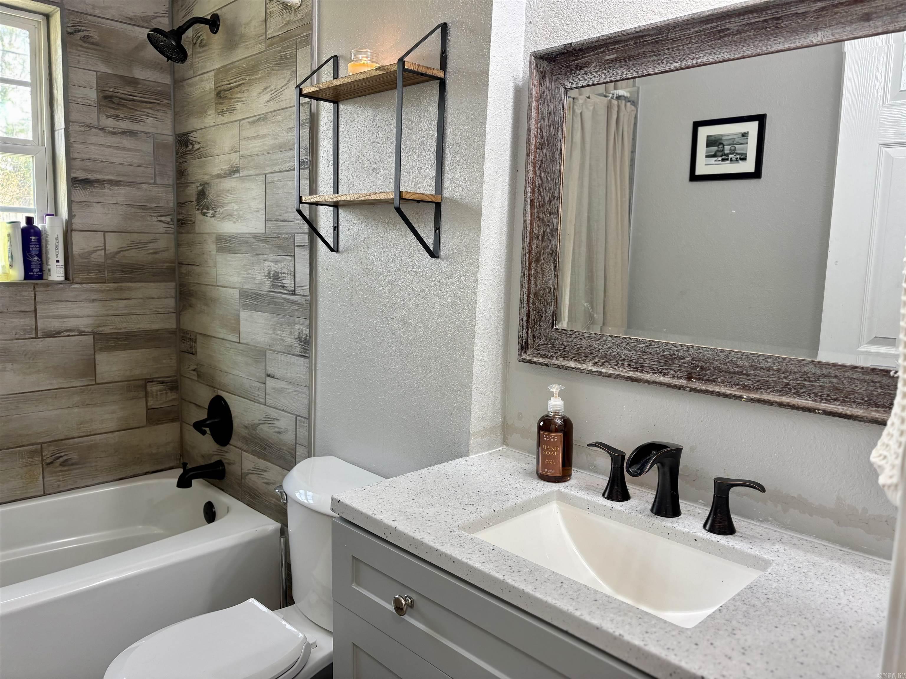 110 Oak  Lake City, AR