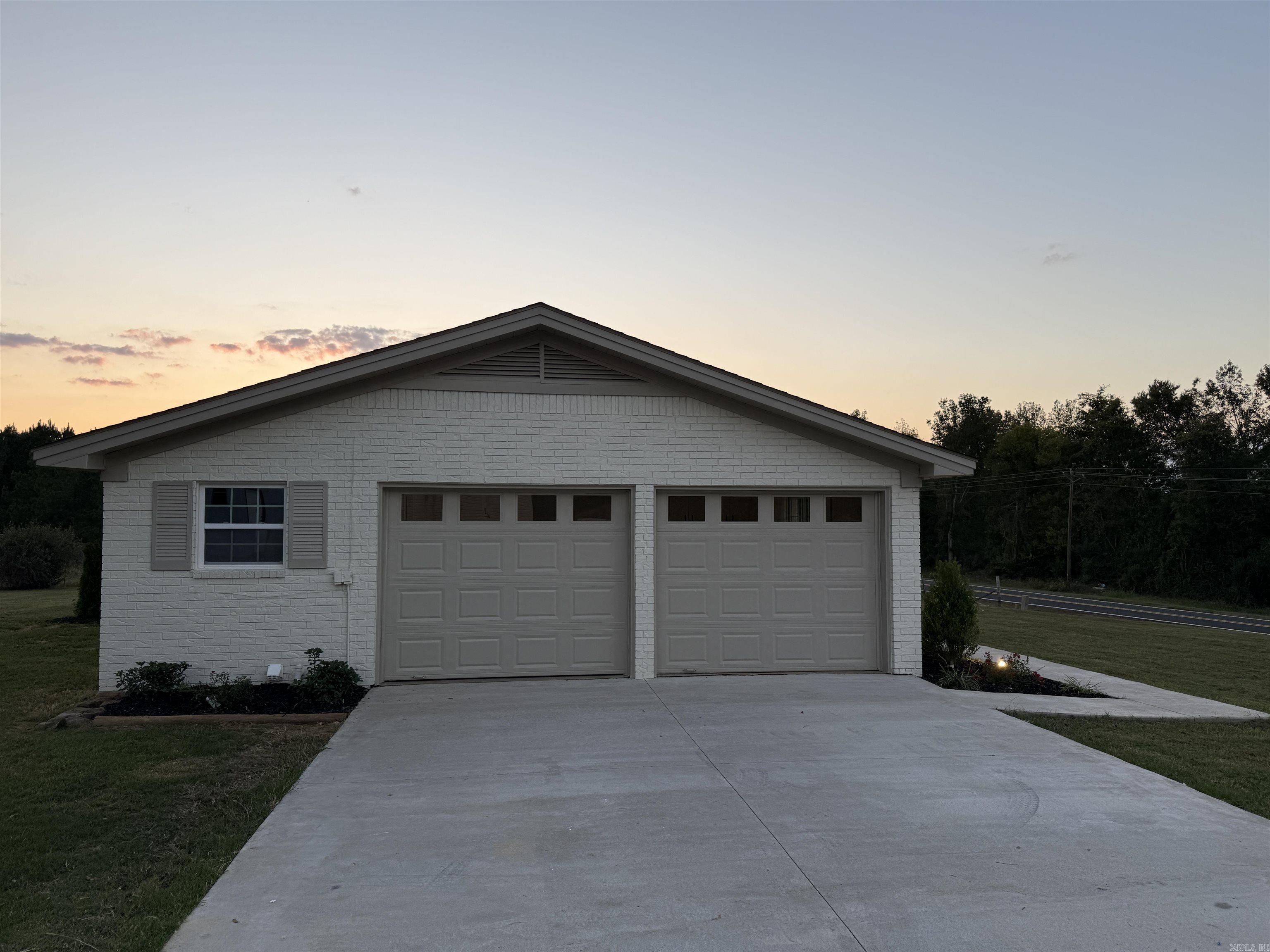 272 Hwy. 31  Romance, AR