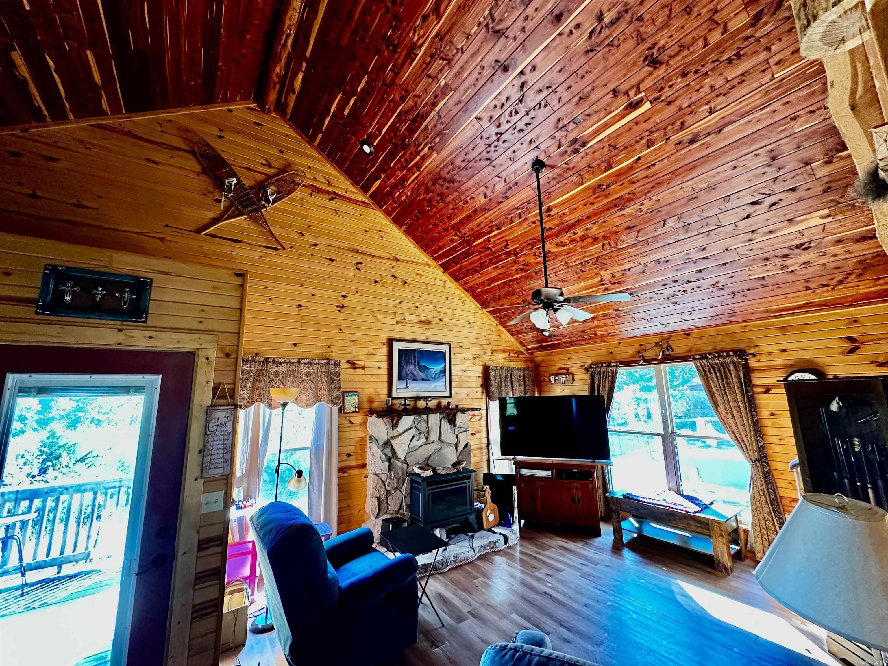 185 Sugar Hill  Mountain View, AR