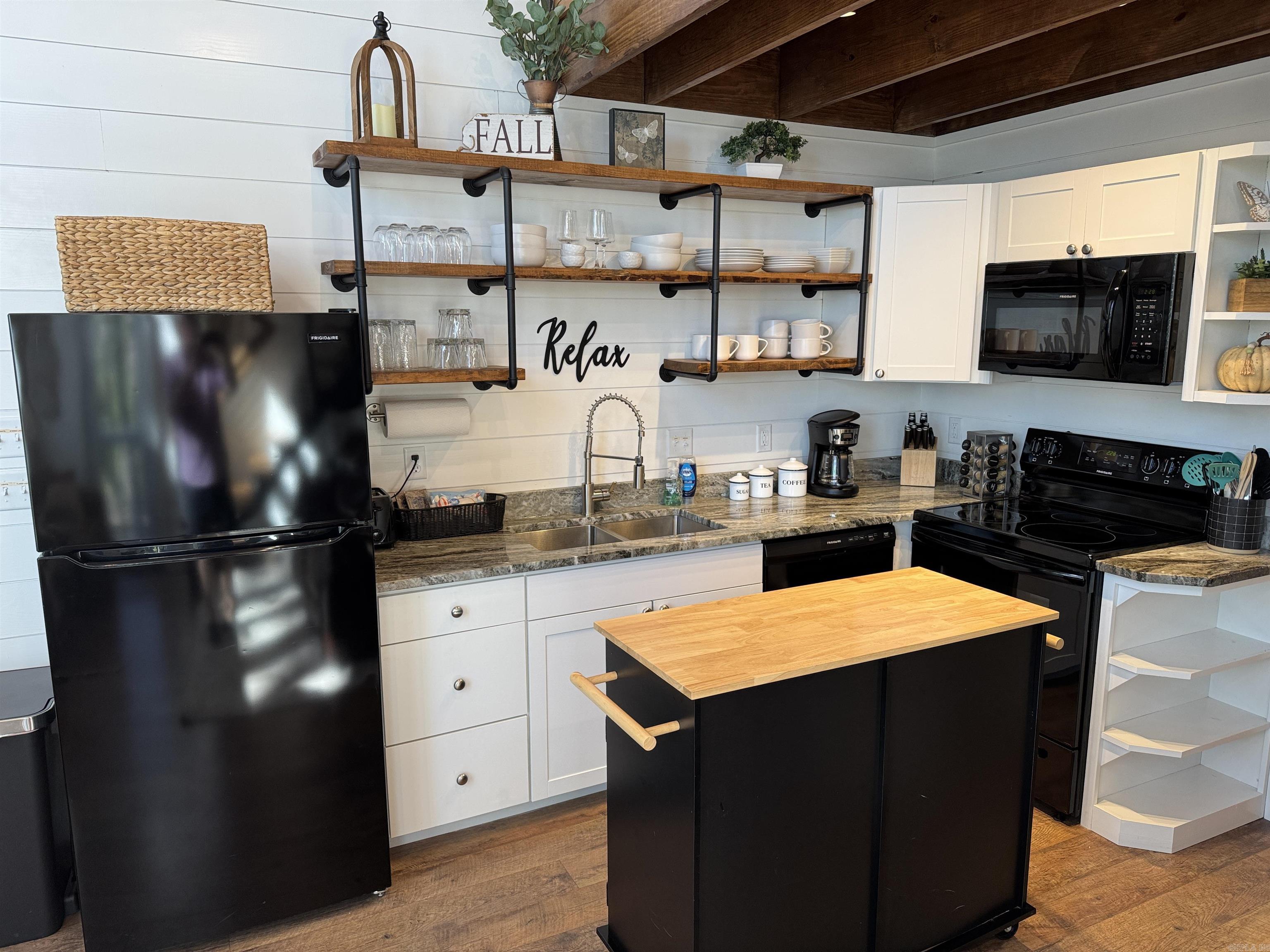 1102 Circle Acres Road Shirley, AR 72153