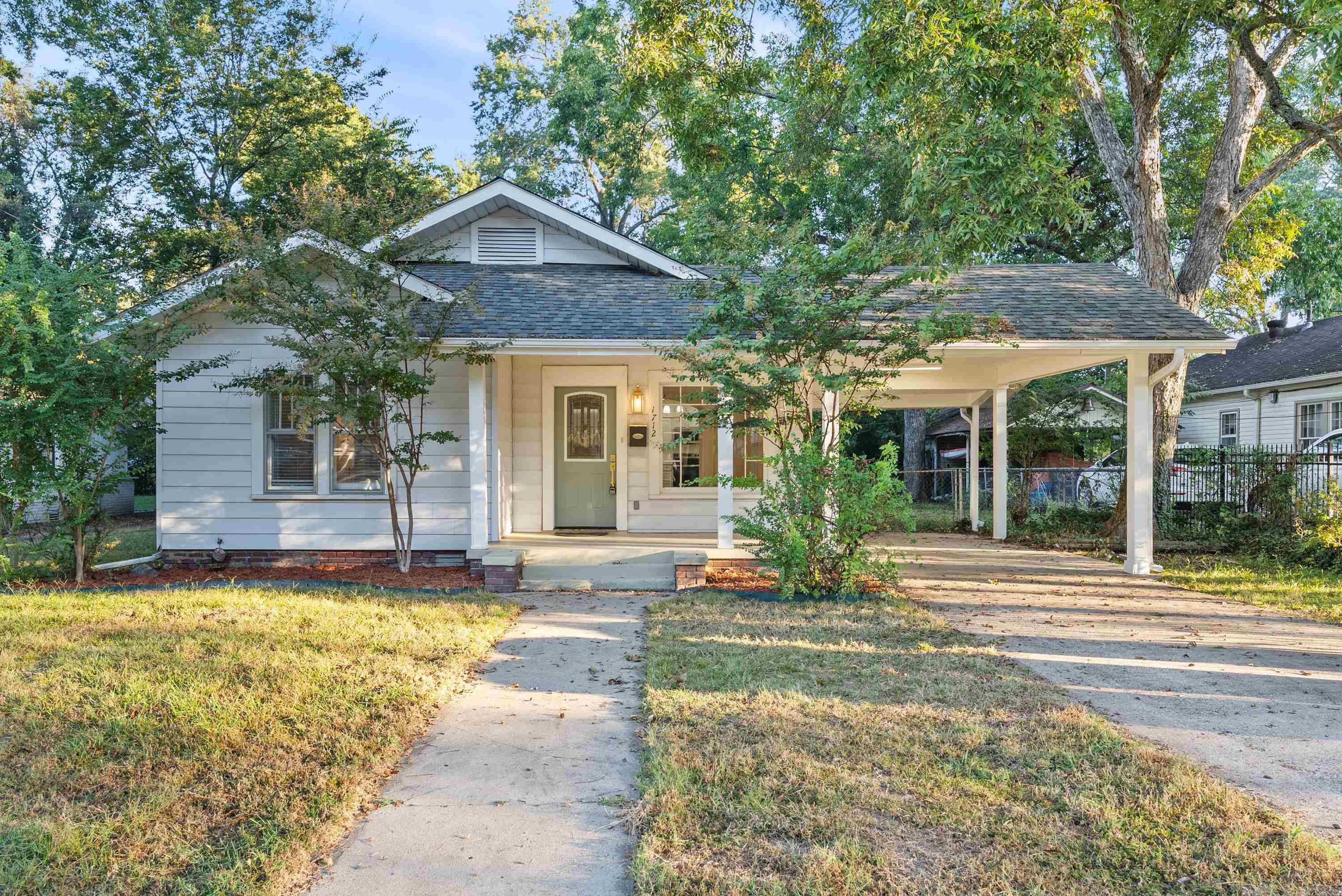 1712 Simms  Conway, AR