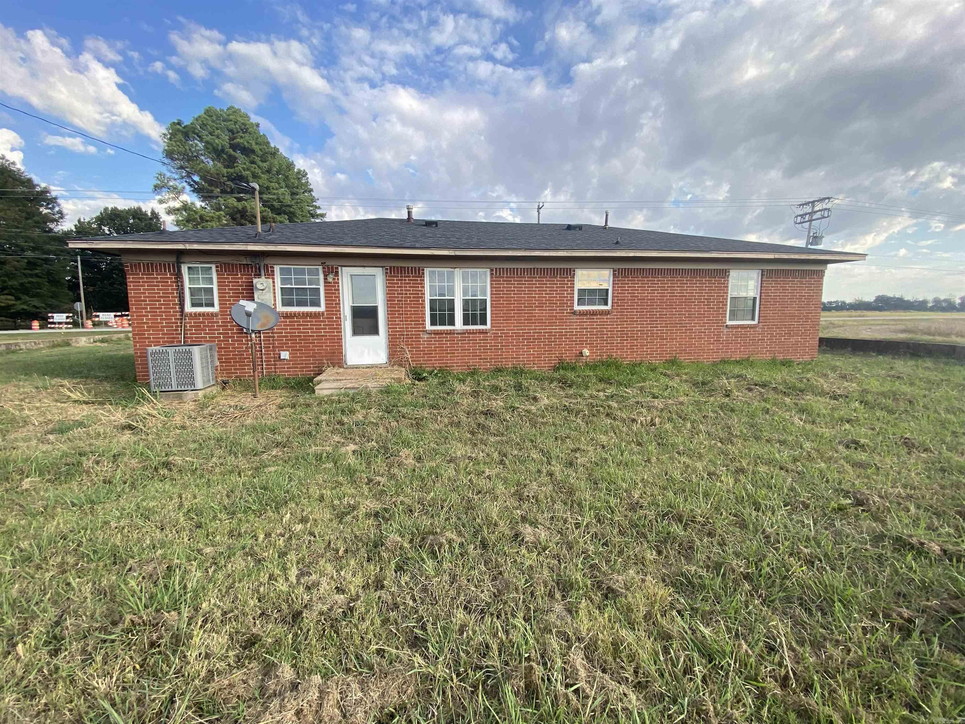 13898 E 18  Newport, AR