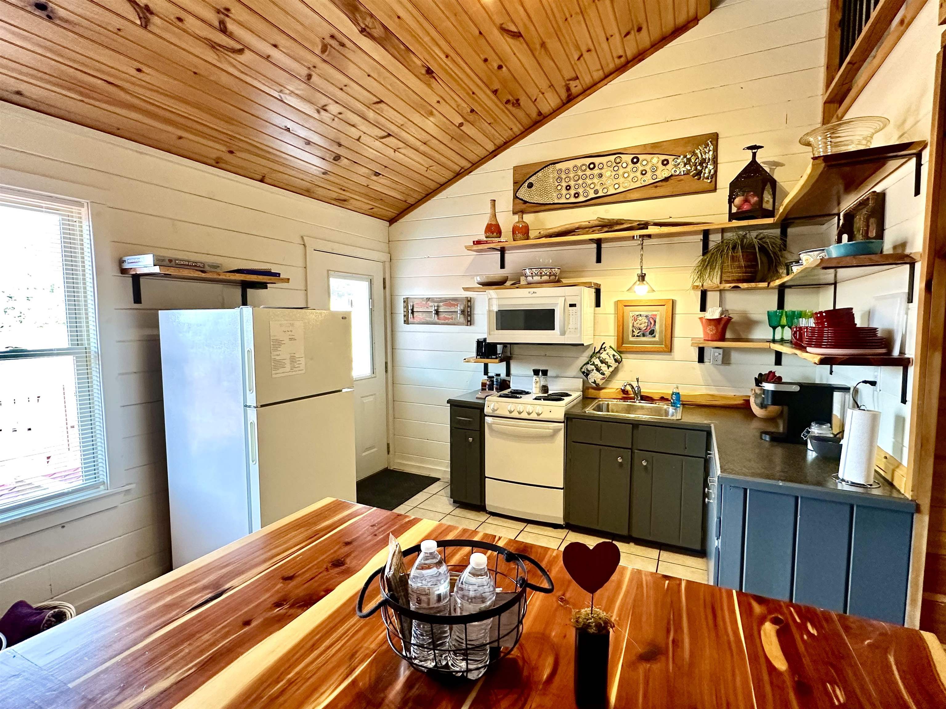 144 Hollie Lane Mountain View, AR 72556