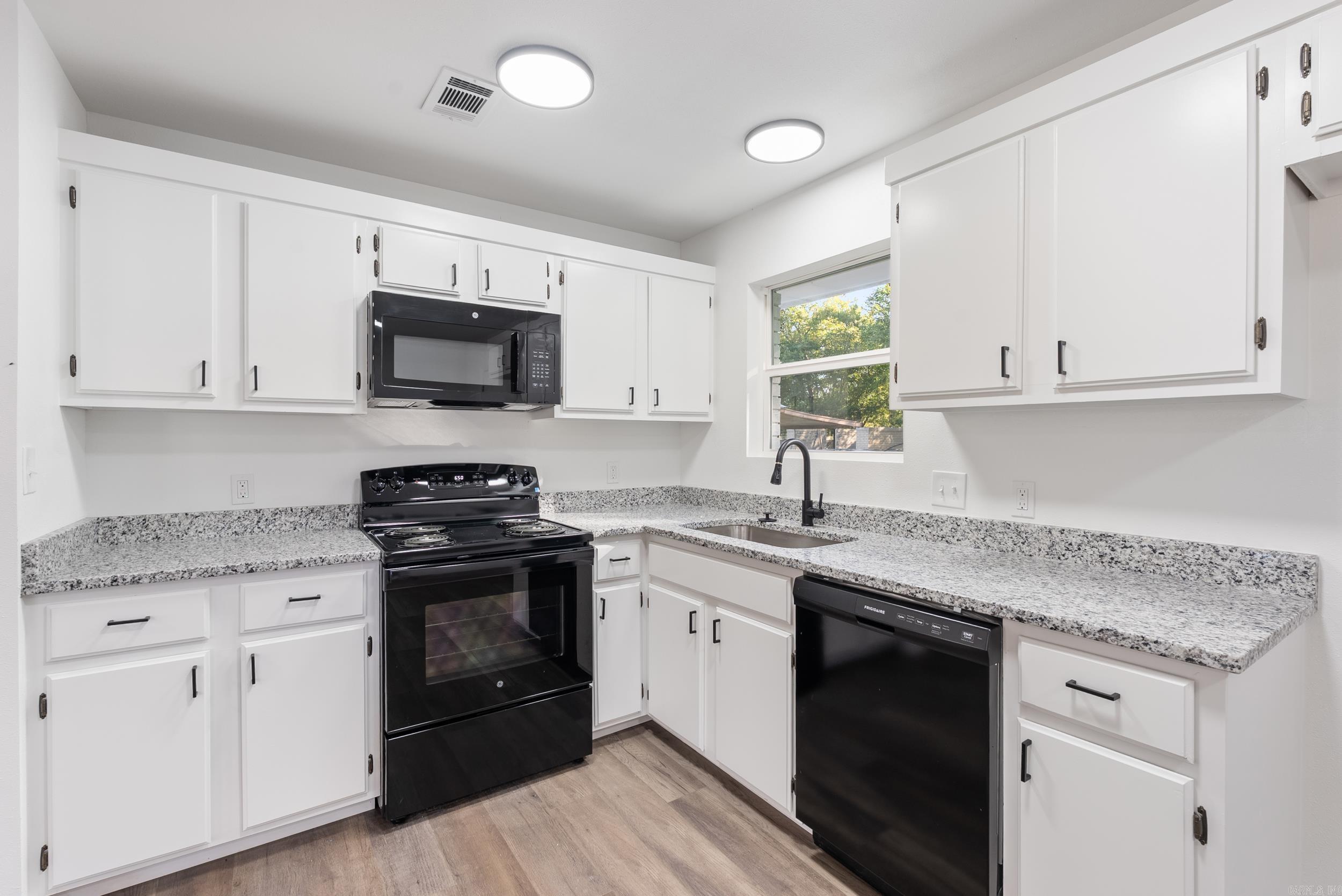 103 Maple  McCrory, AR