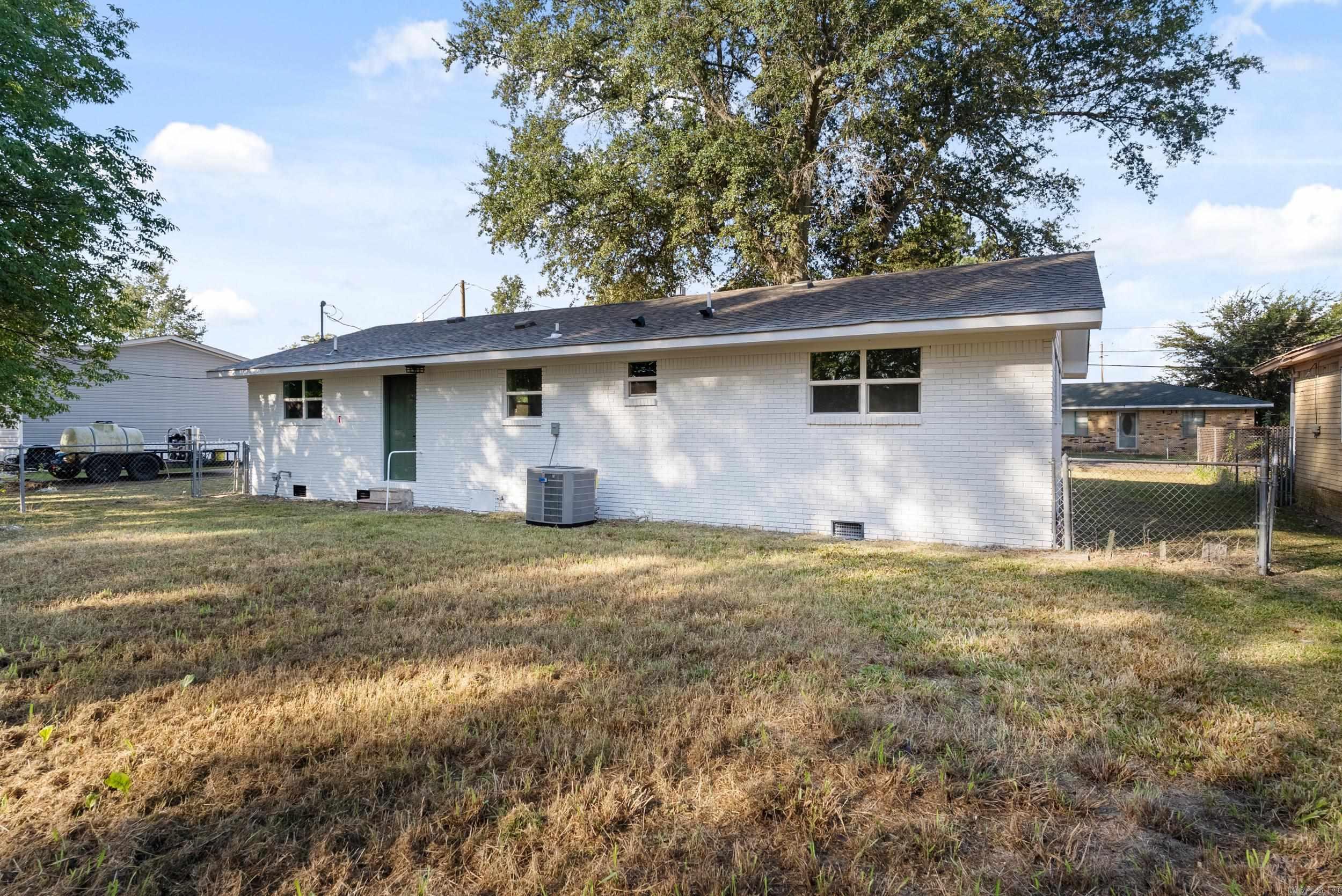 103 Maple  McCrory, AR