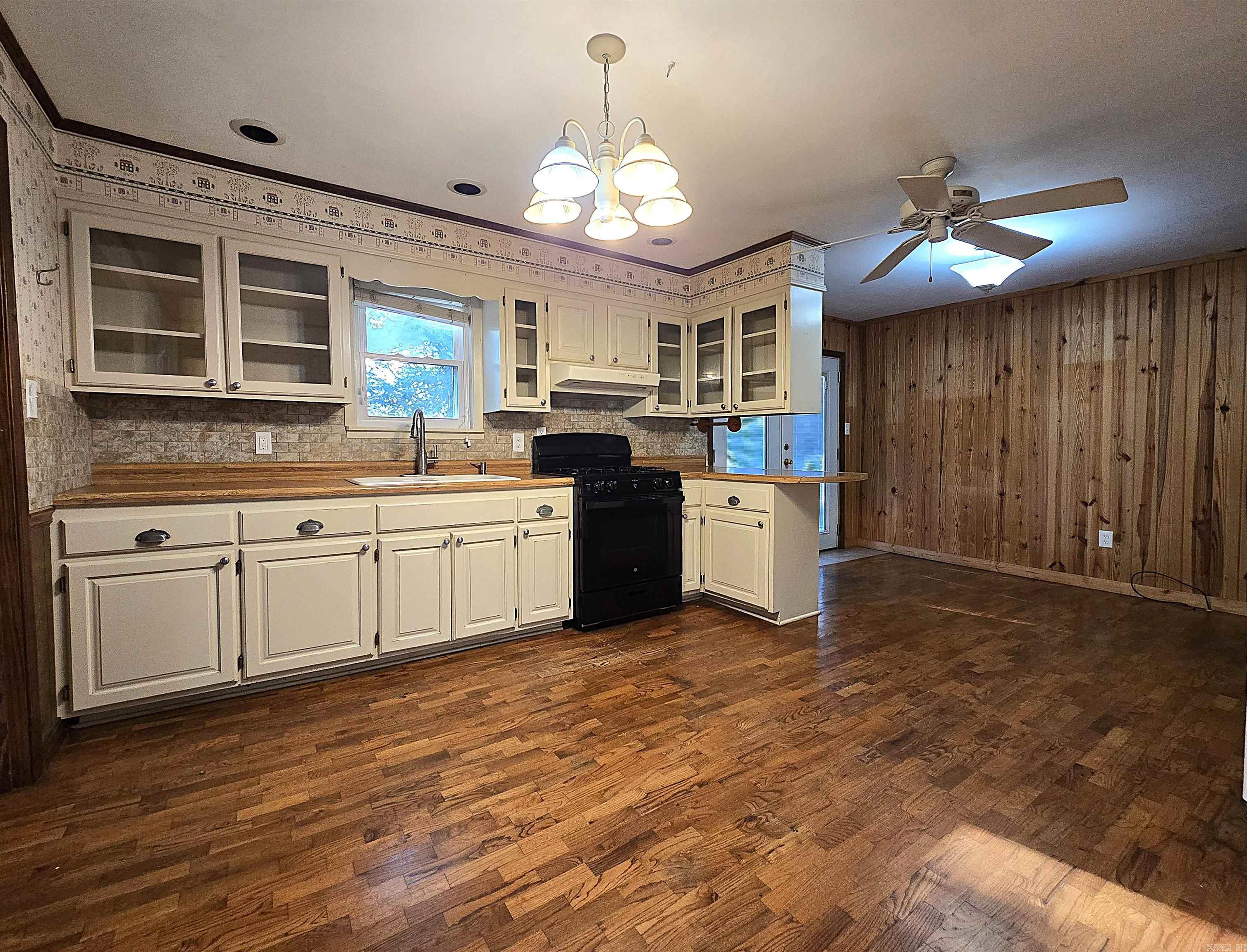 208 Violet Street Batesville, AR 72501