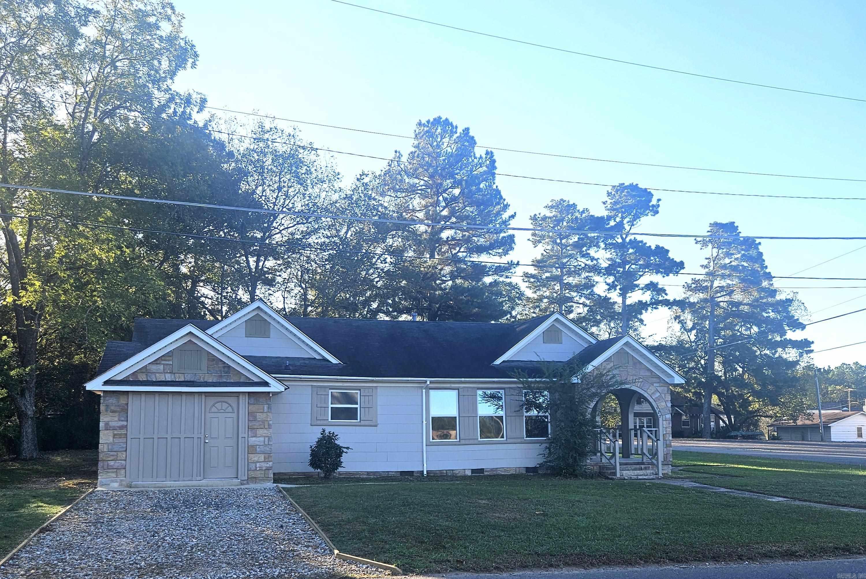 527 E 2nd South Street