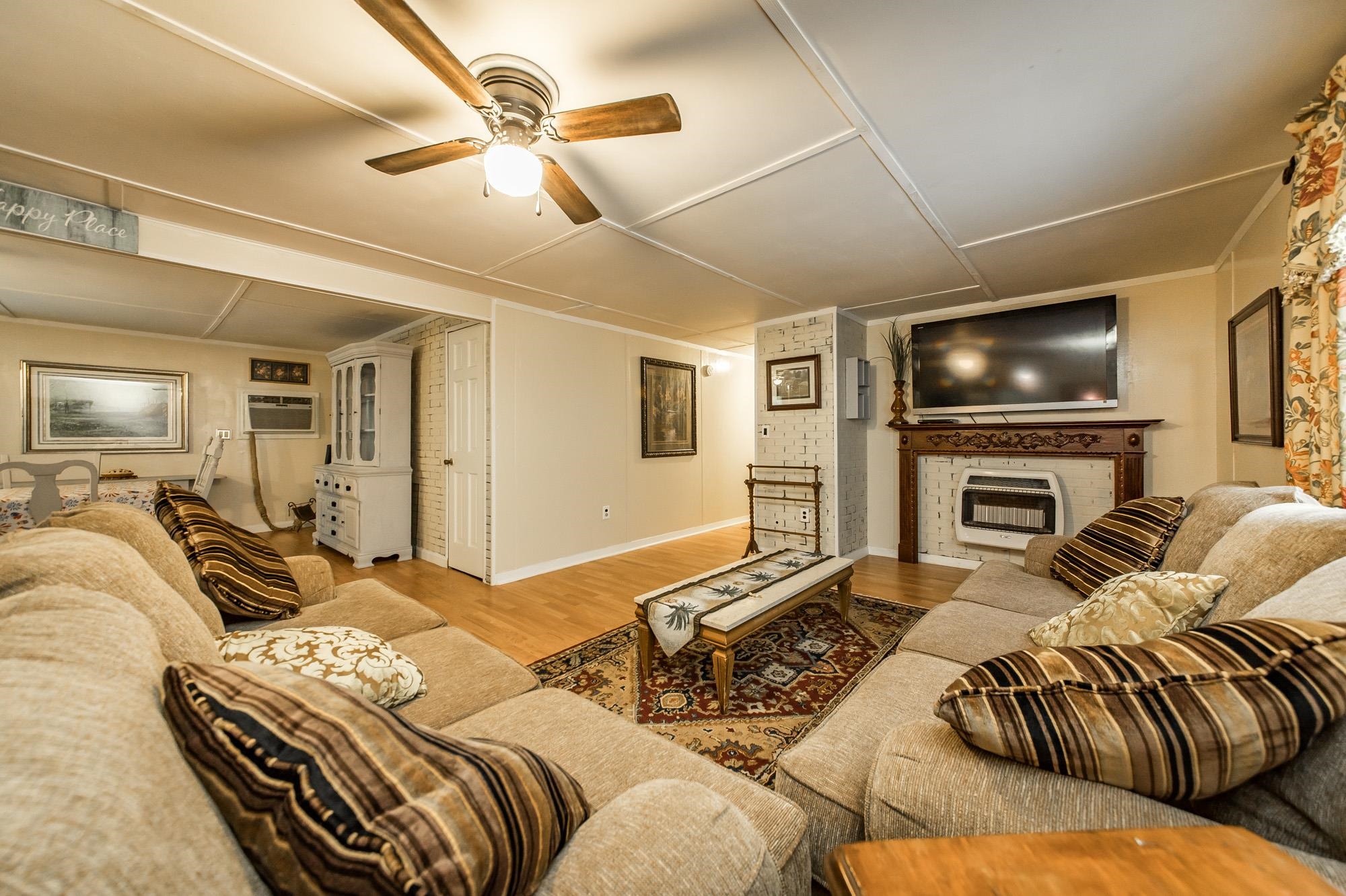 120 Branch Lane  Greers Ferry, AR