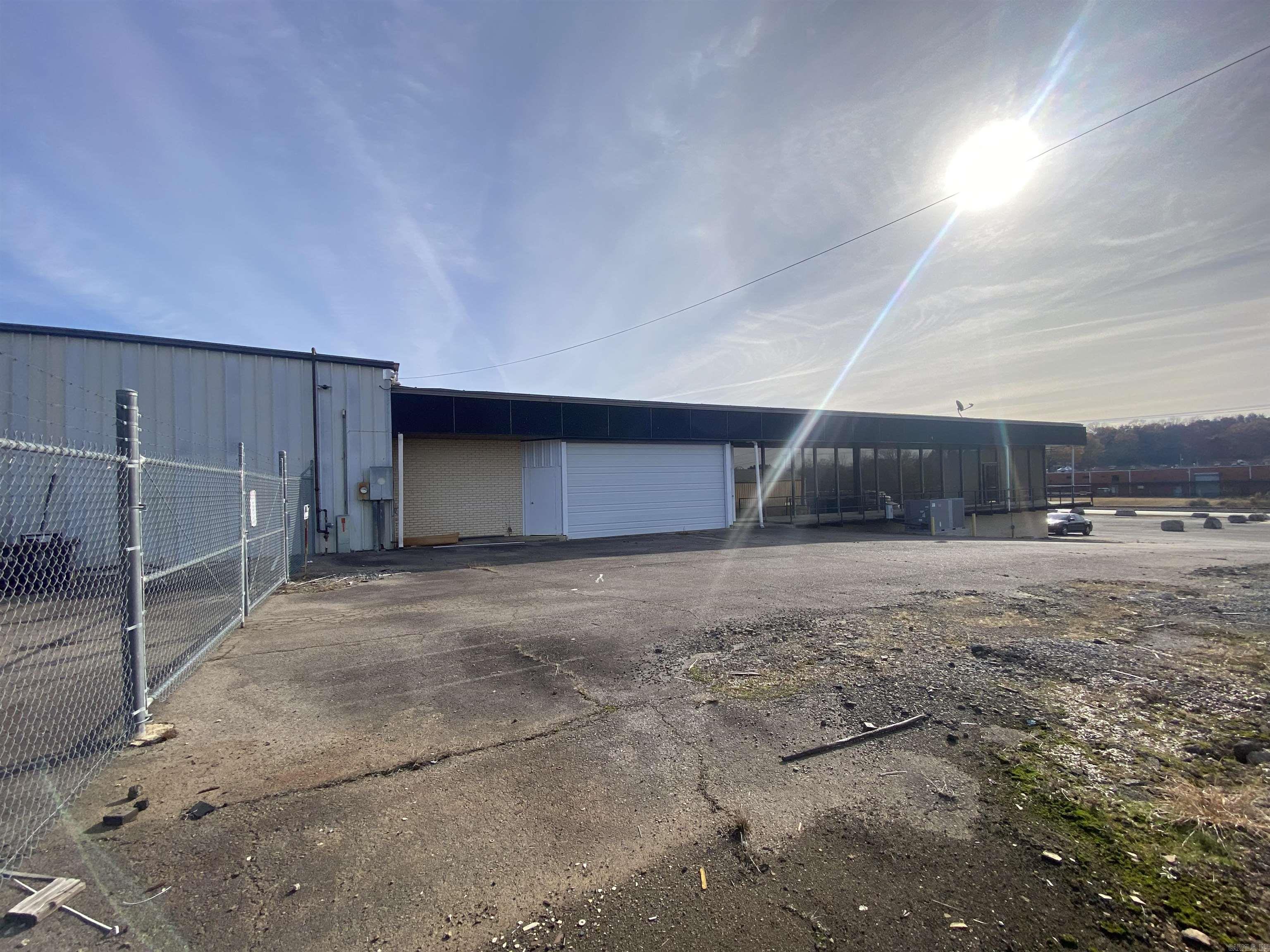 1215 E Broadway  Morrilton, AR