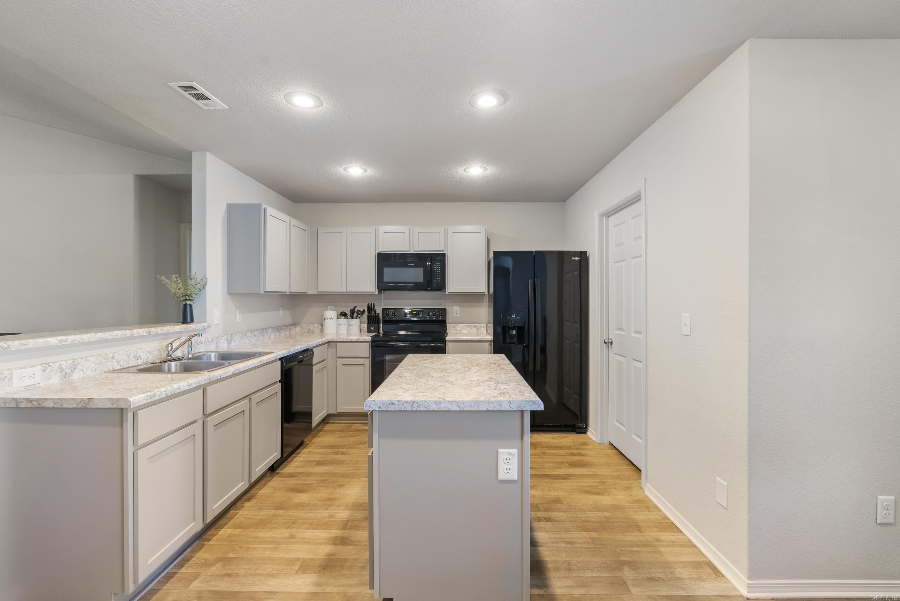 7009 Woodsgate Cove Alexander, AR 72002