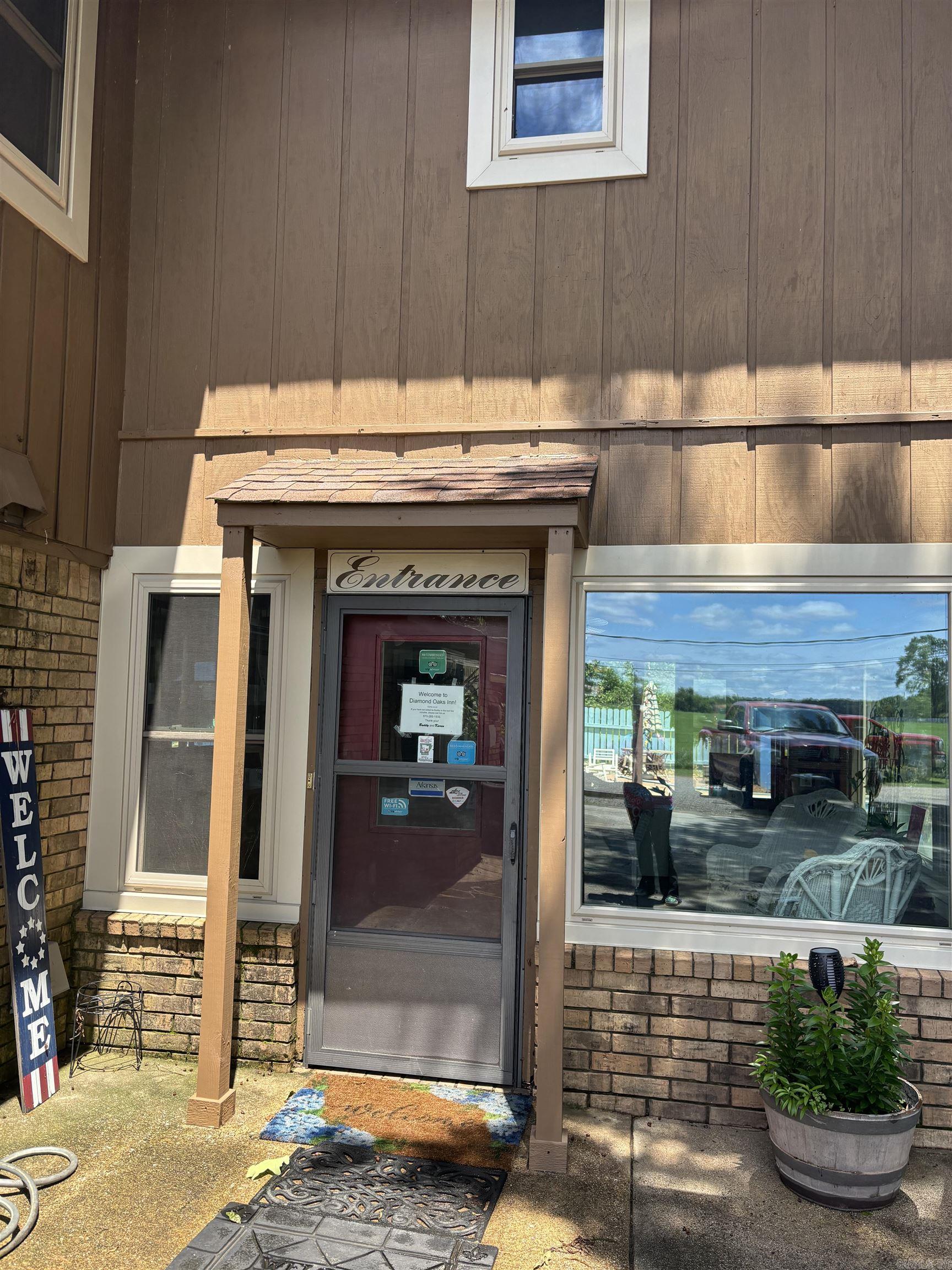 1701 S Washington  Murfreesboro, AR