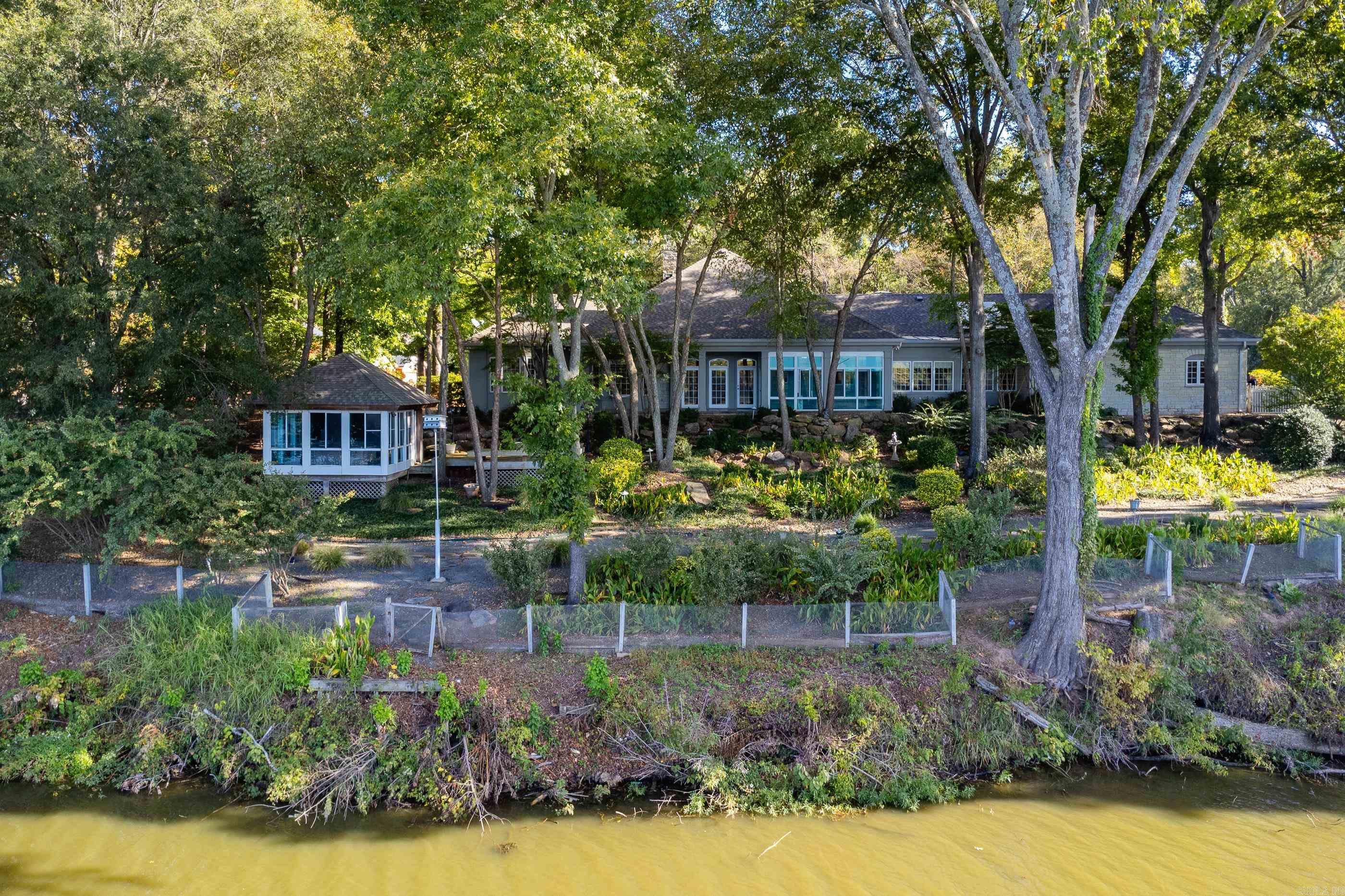 32 Riverwood Cove  Maumelle, AR