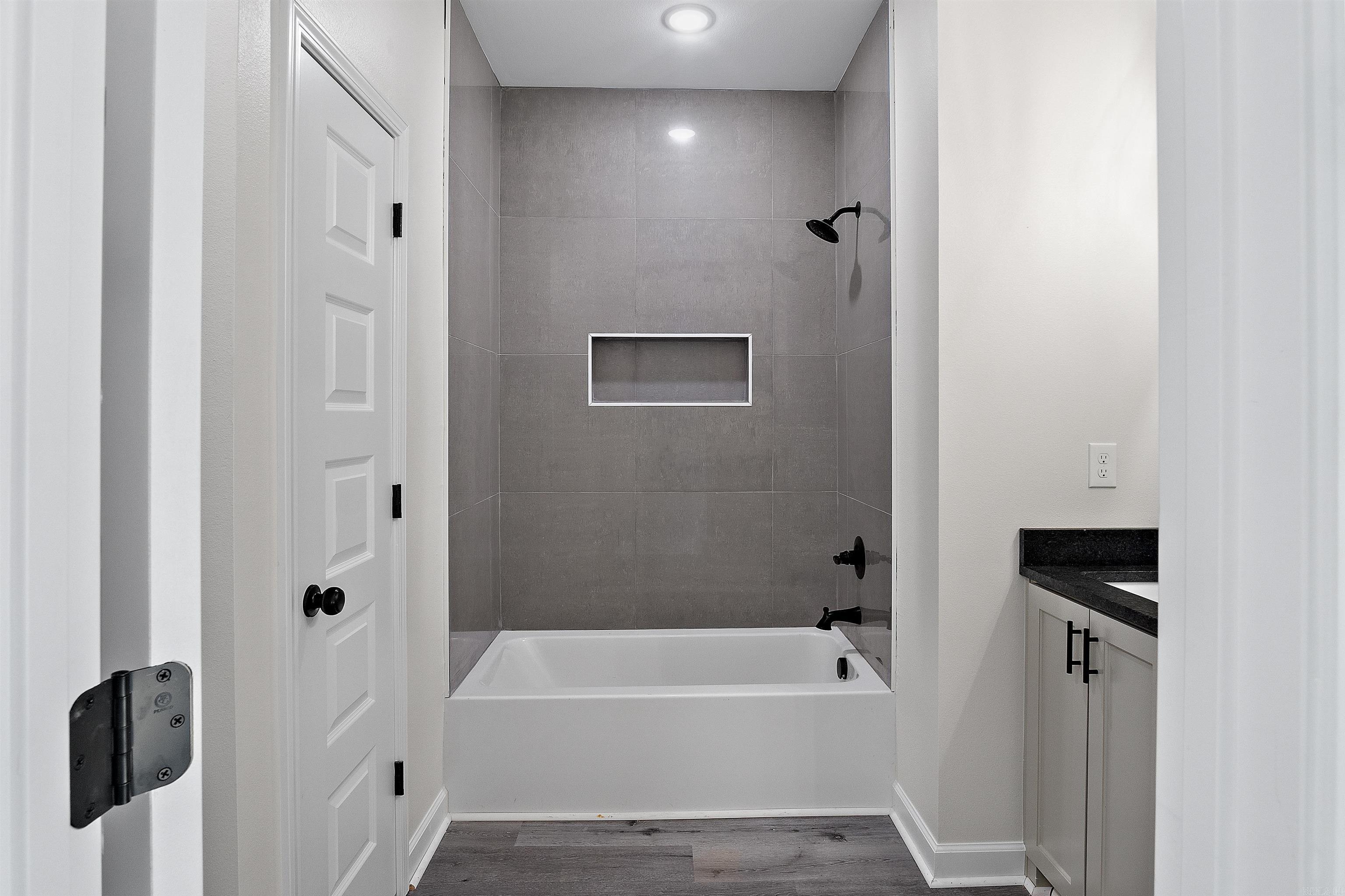 506 Madaleine  Austin, AR