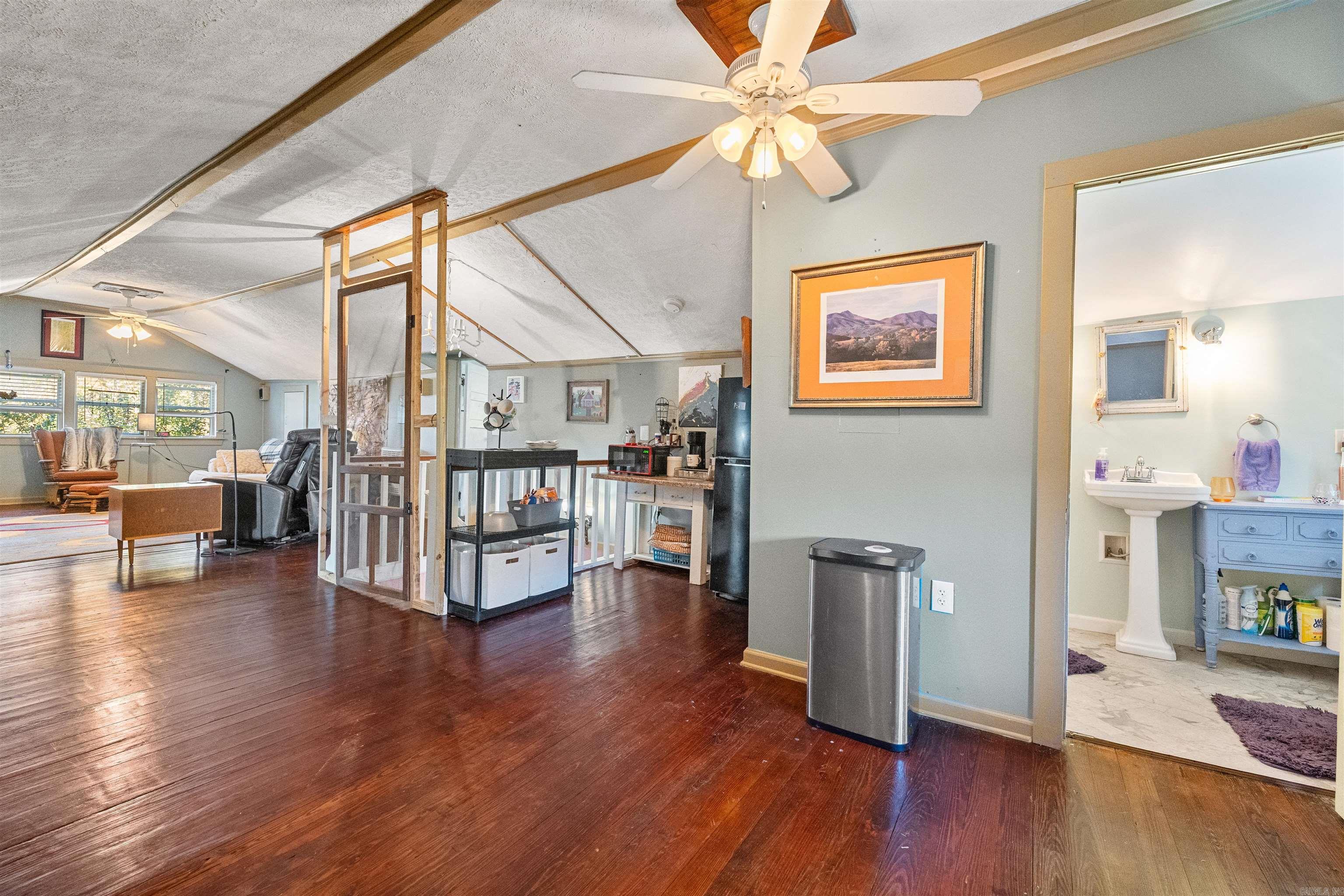 104 Court Square Road El Paso, AR 72045