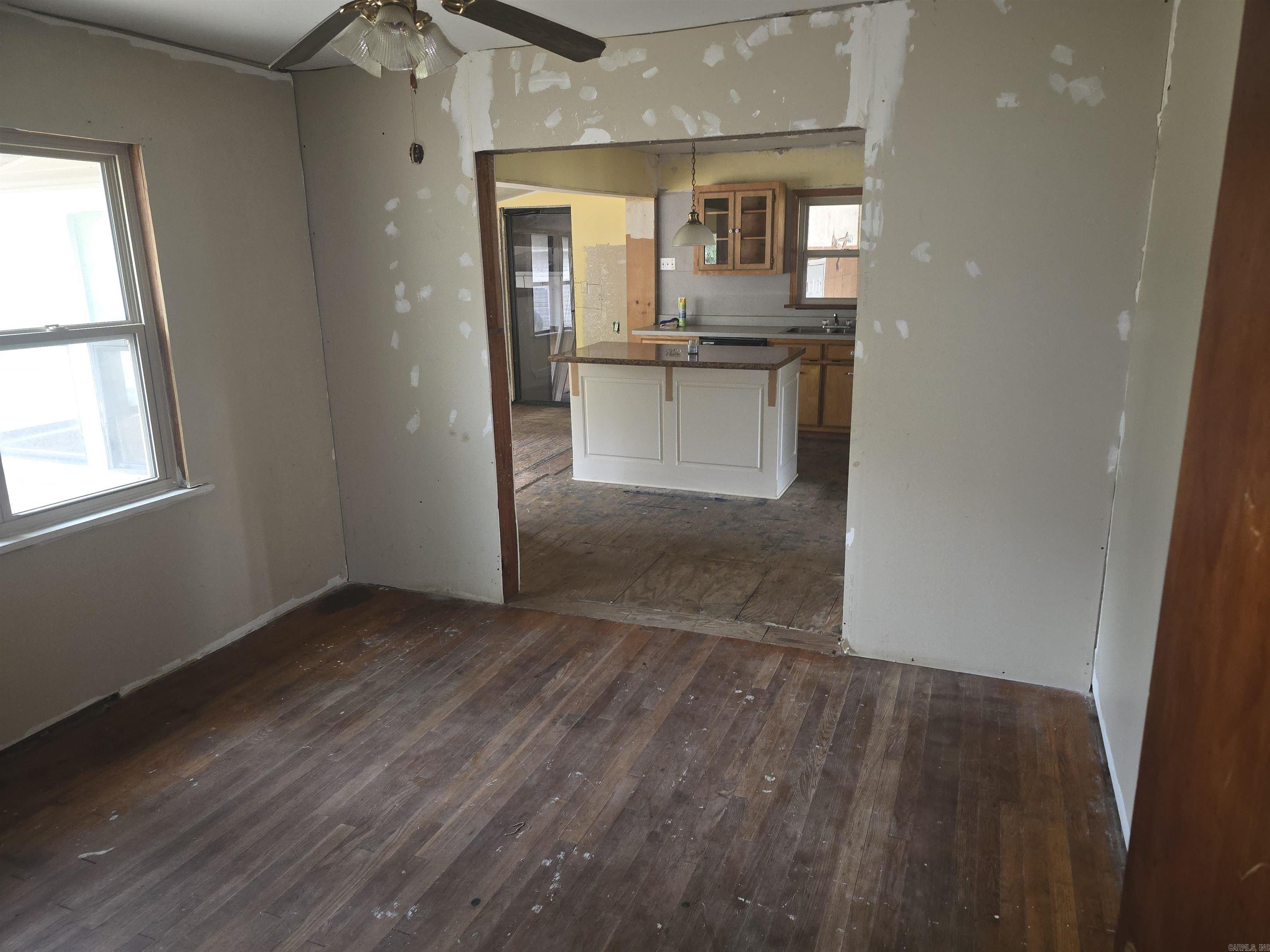 9403 270  White Hall, AR