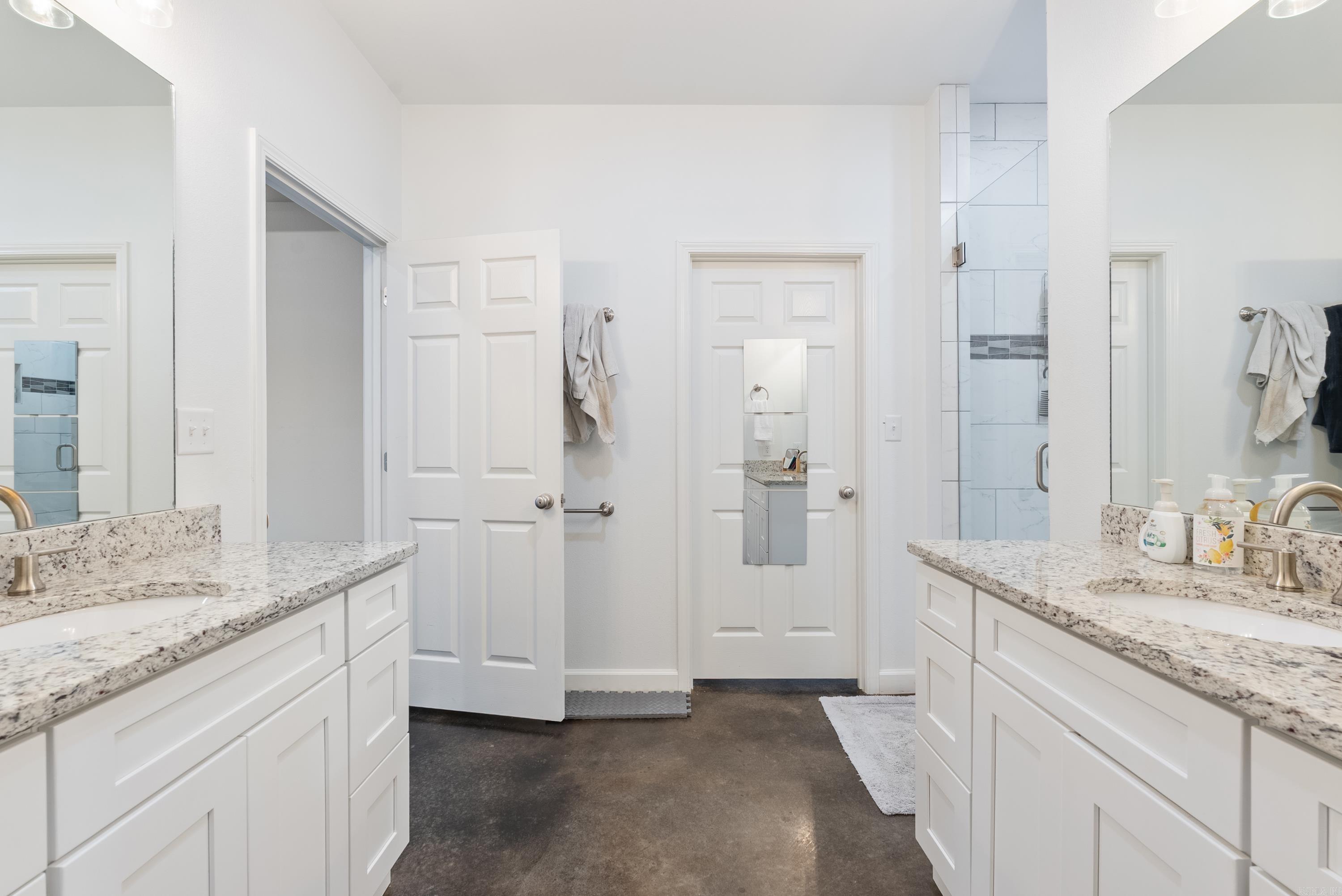 224 25 N  Greenbrier, AR