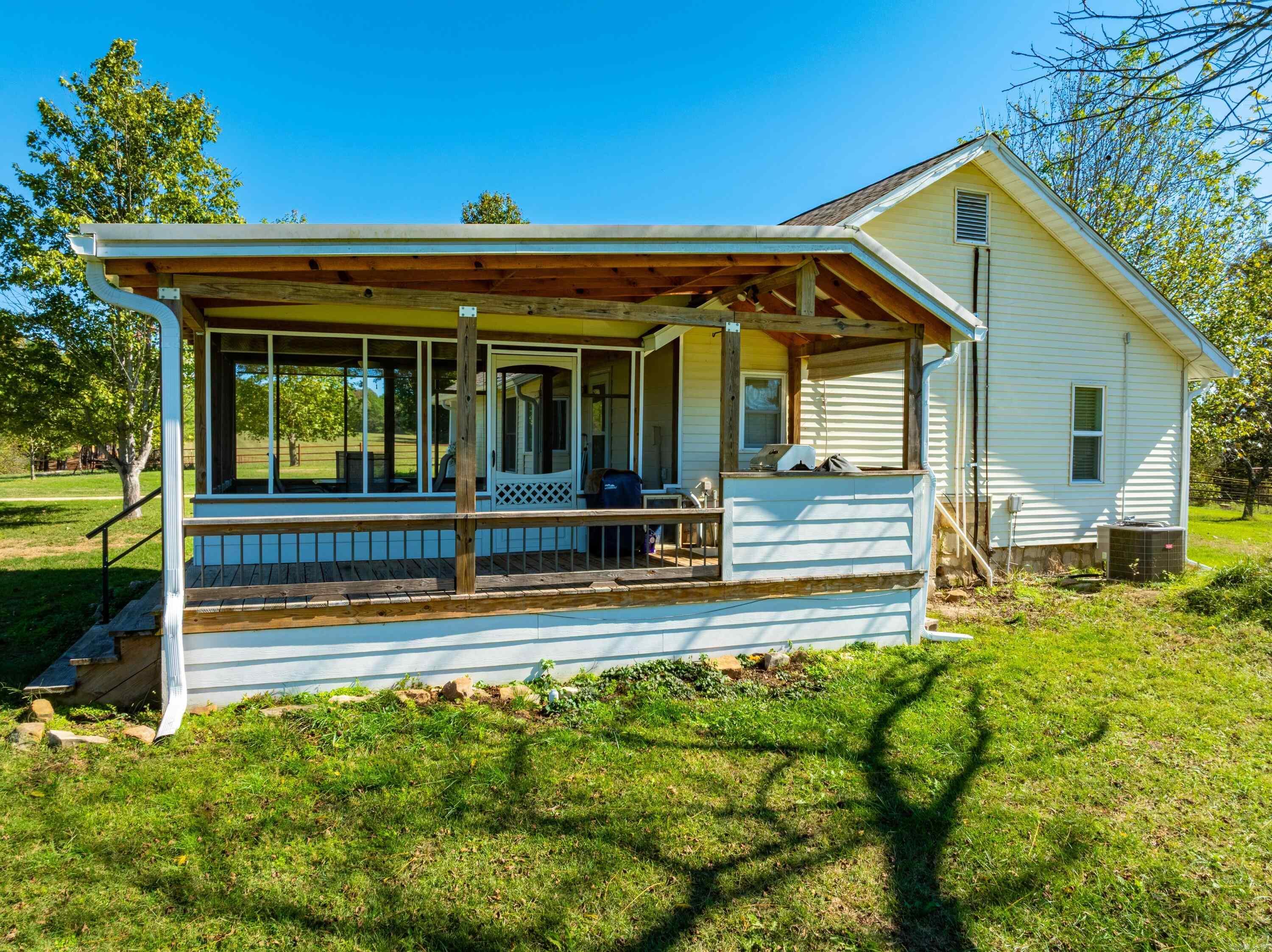 1742 Flora Church Trl  Viola, AR