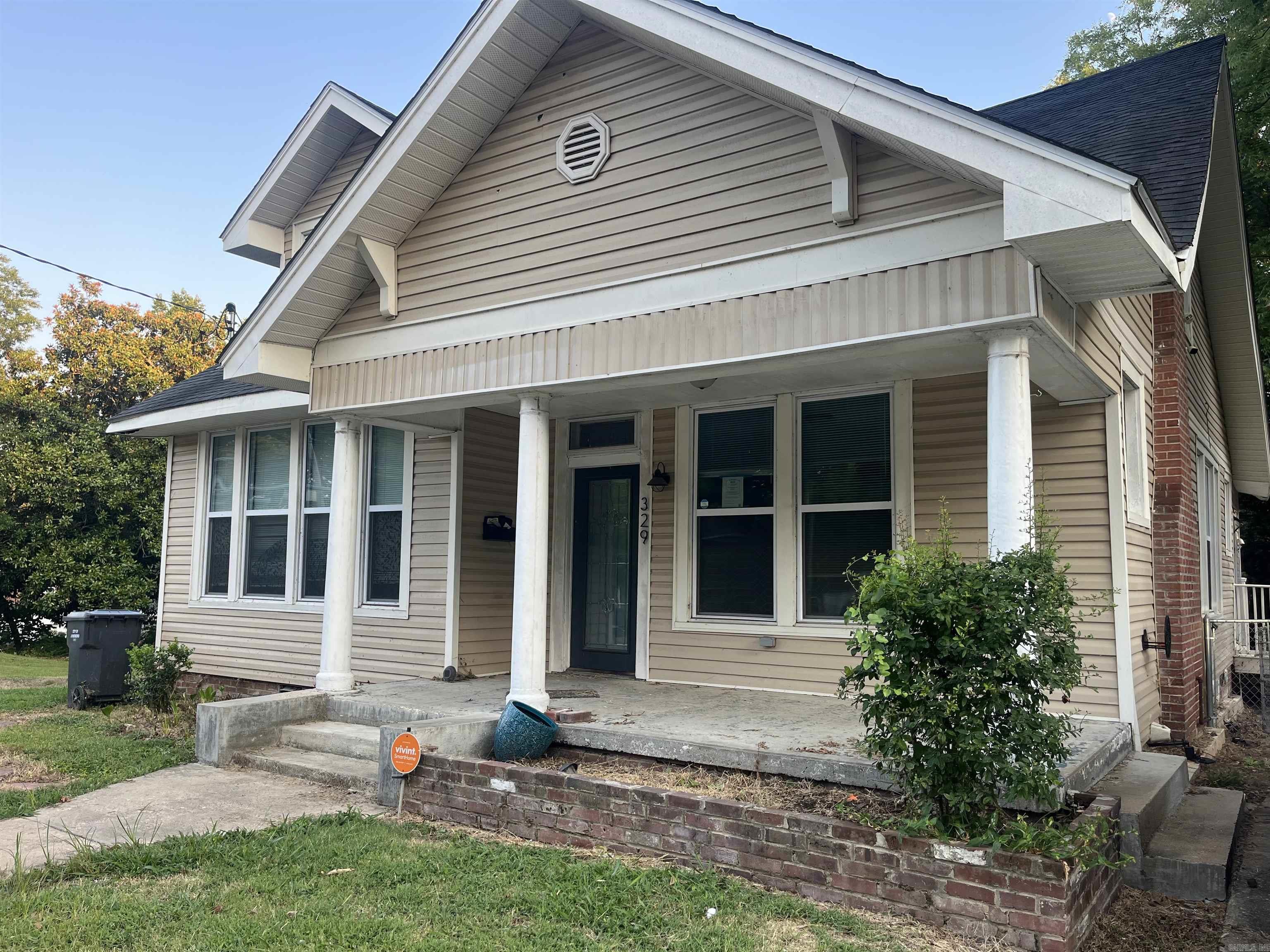 329 E Nettleton Avenue