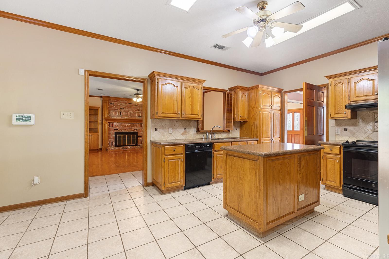 8 Edgewater  Maumelle, AR