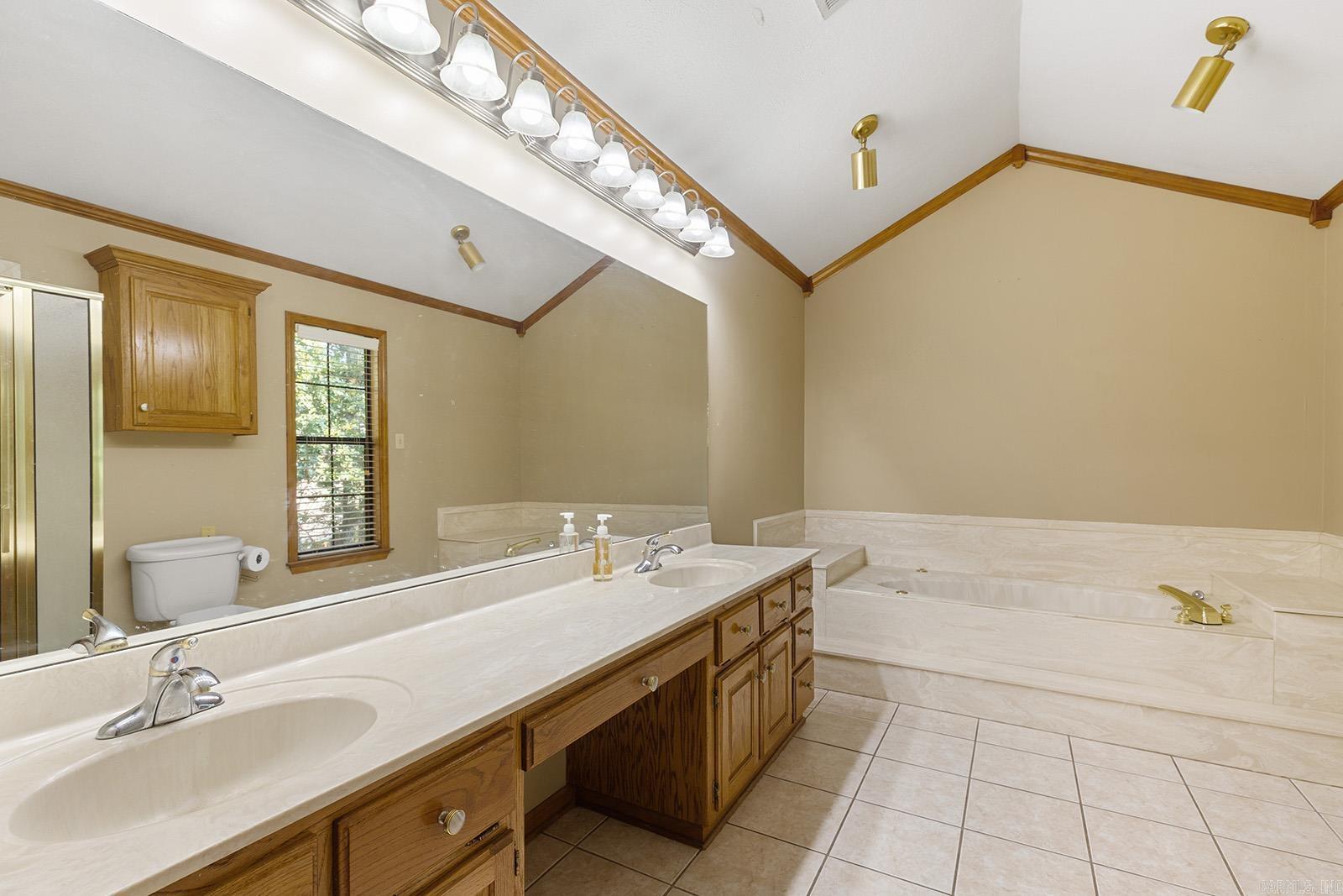 8 Edgewater  Maumelle, AR