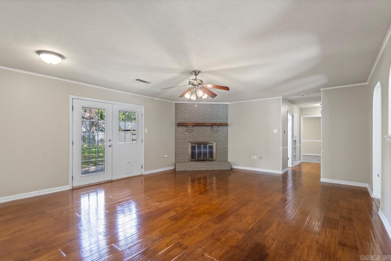 2107 West  Conway, AR