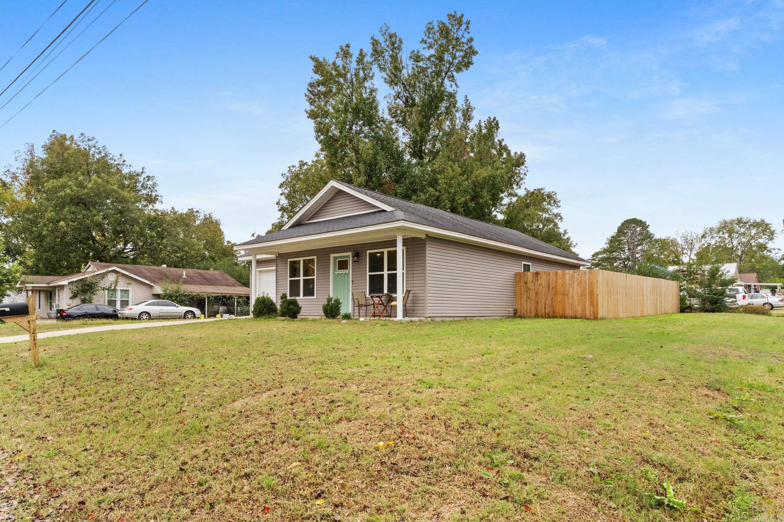 211 N College  Sheridan, AR