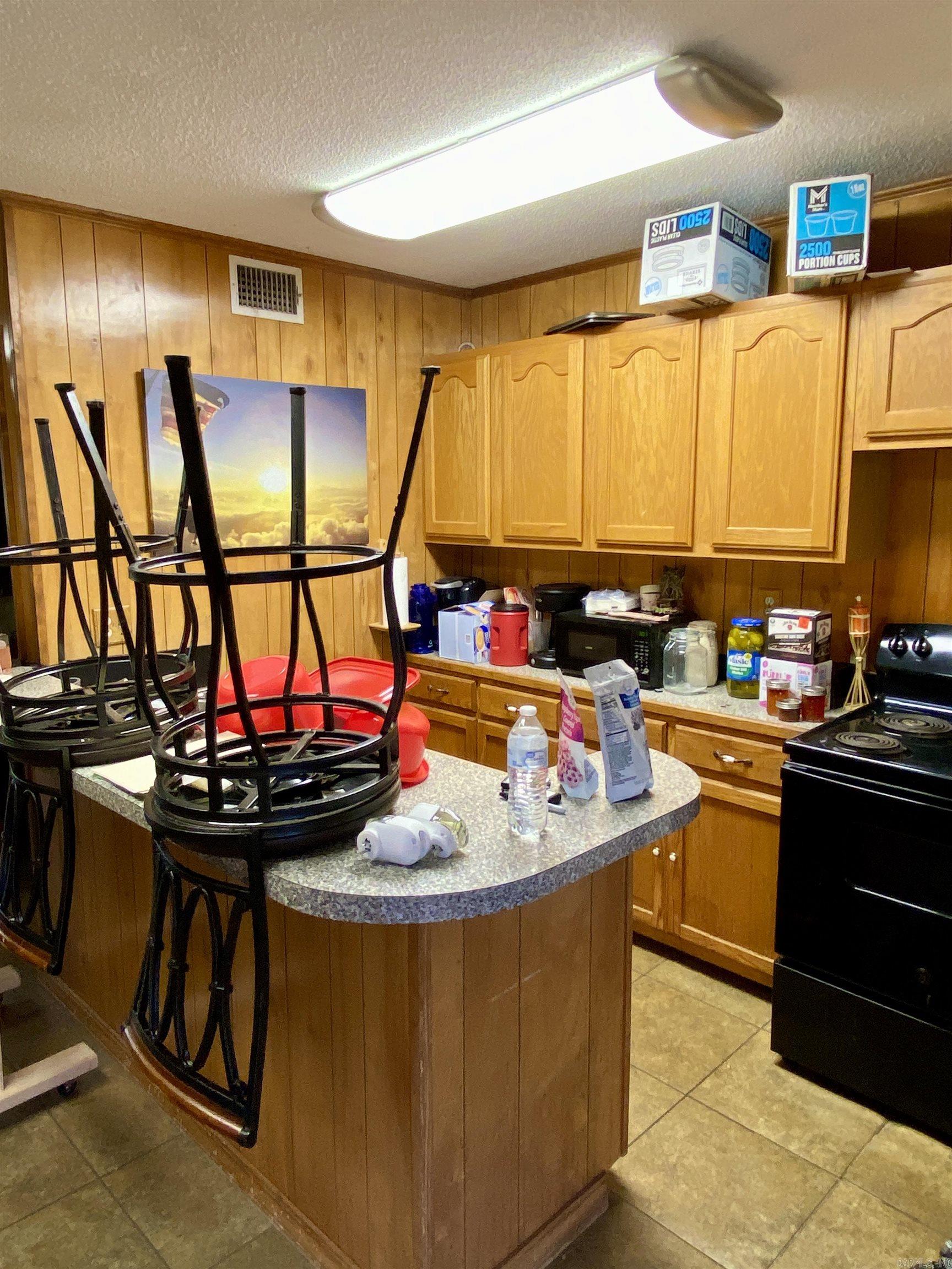 1413 E Main Street (#16 & #17 Hanger)  Clarksville, AR