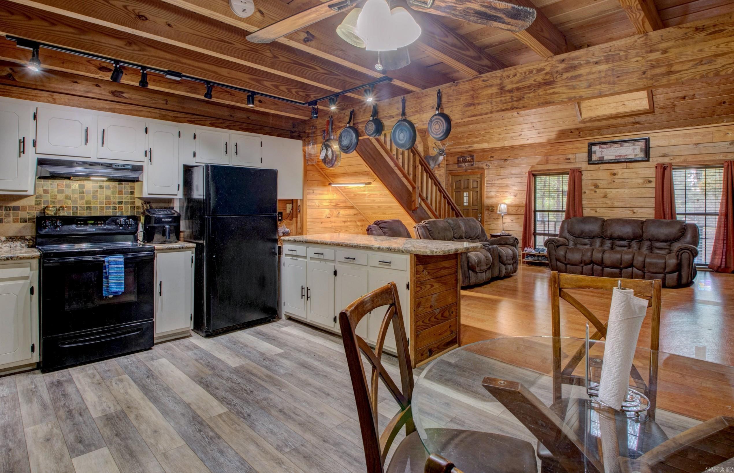 4924 N Detonti  Bauxite, AR