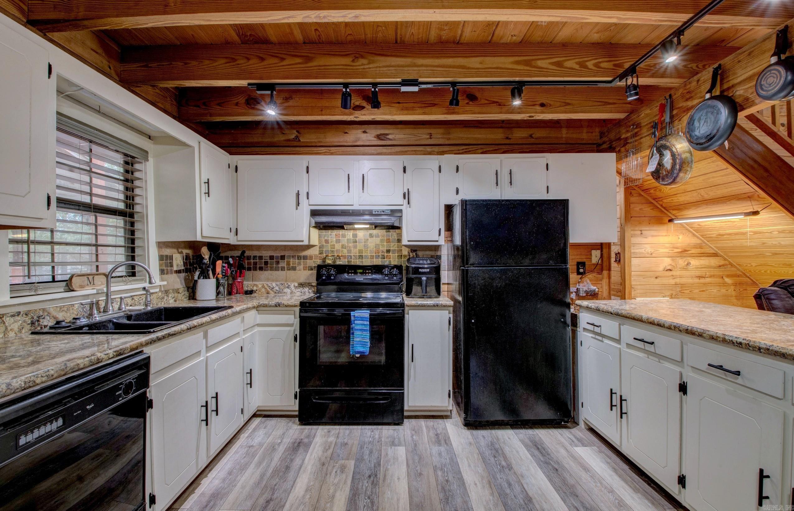 4924 N Detonti  Bauxite, AR